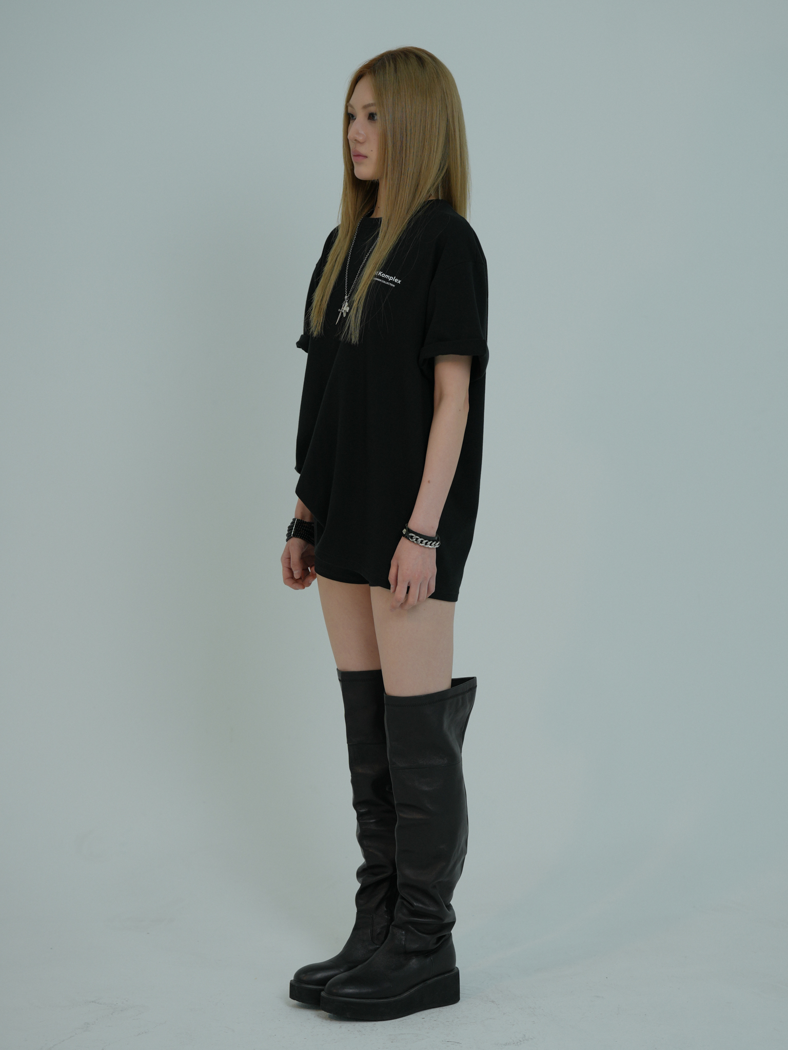 ARTIST OVERSIZED LOGO T-SHIRT (BLACK)