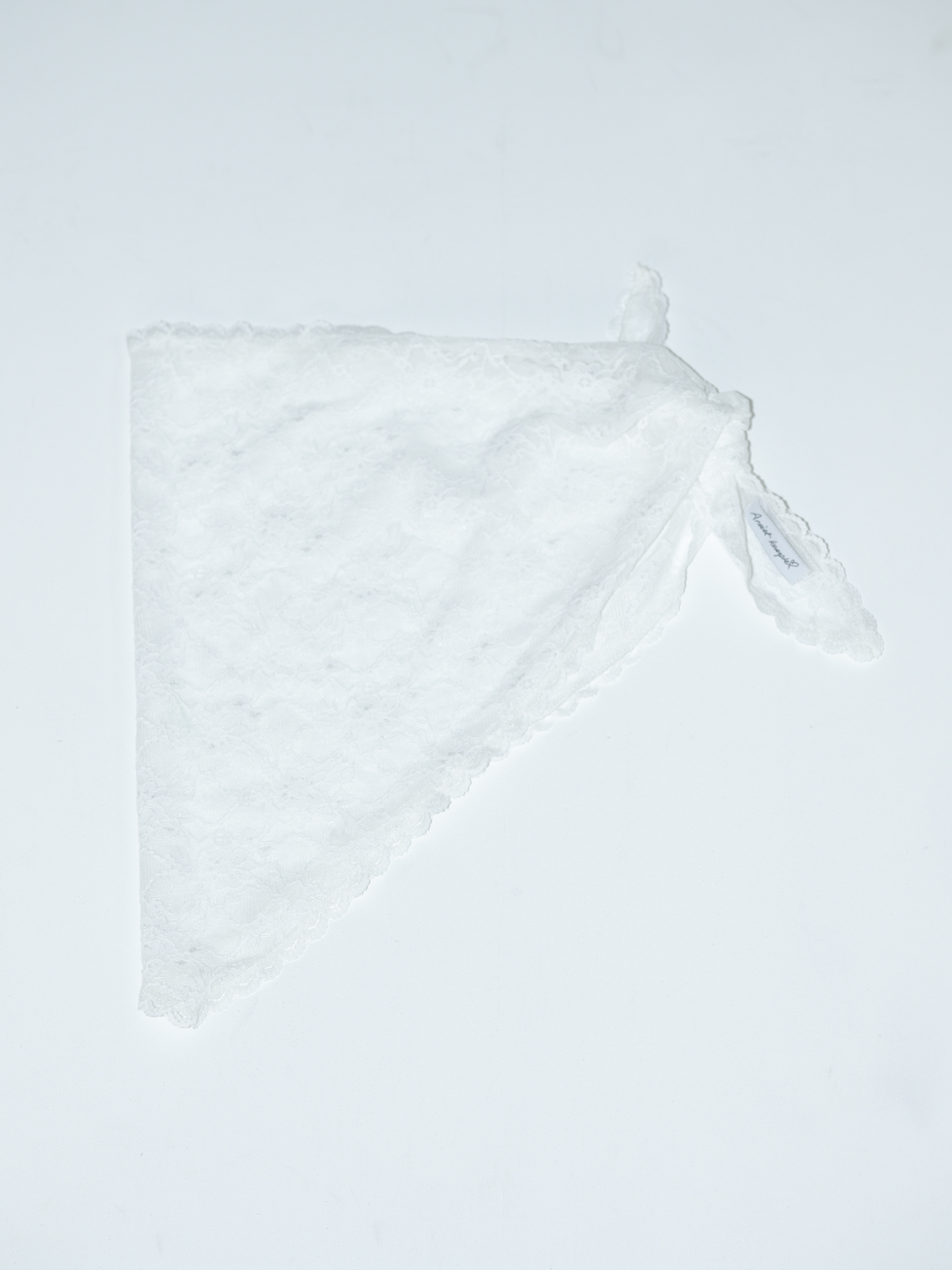 ARTIST LACE TRIANGLE SCARF (WHITE)