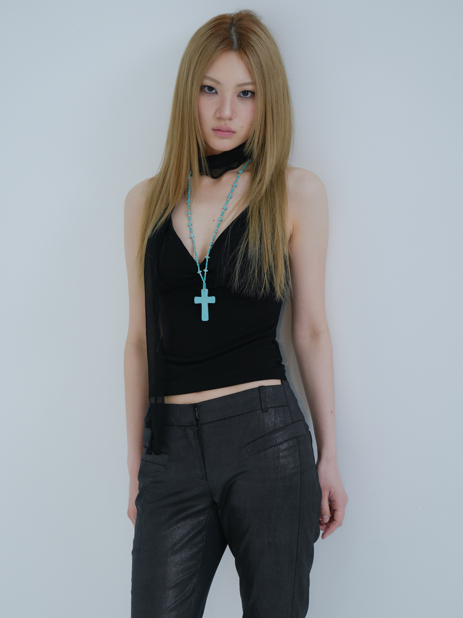ARTIST V-NECK STRING SLEEVELESS (BLACK)