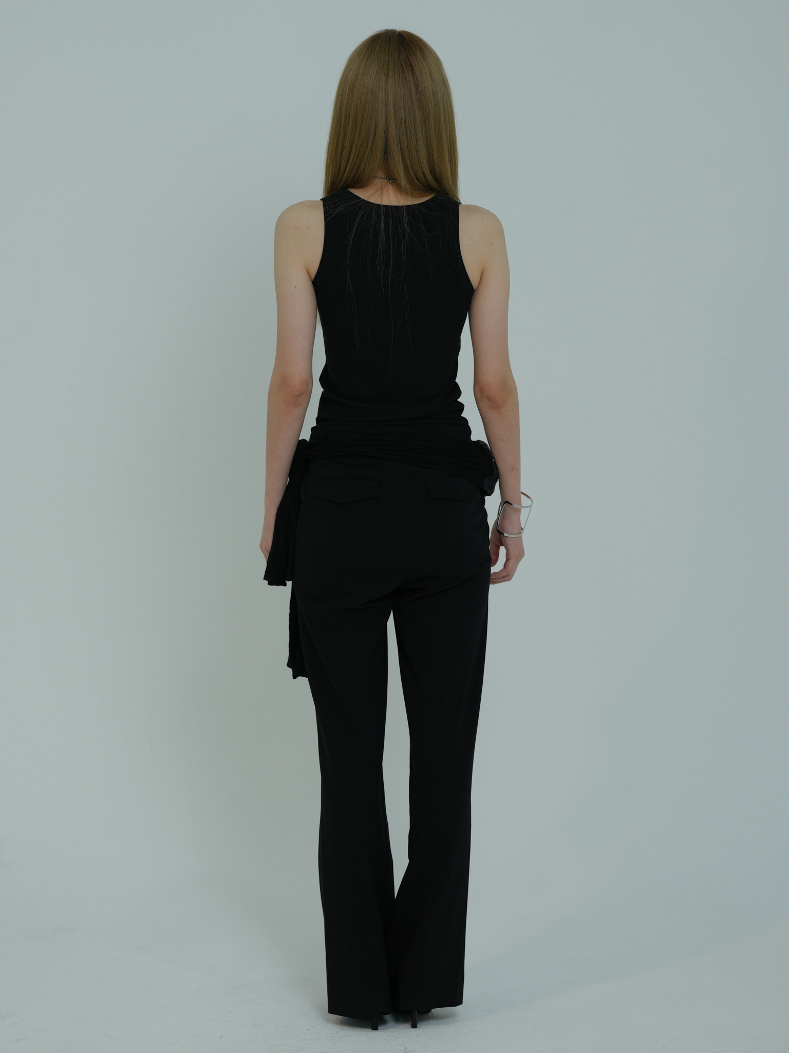 ARTIST RIBBED SQUARE NECK SLEEVELESS (BLACK)