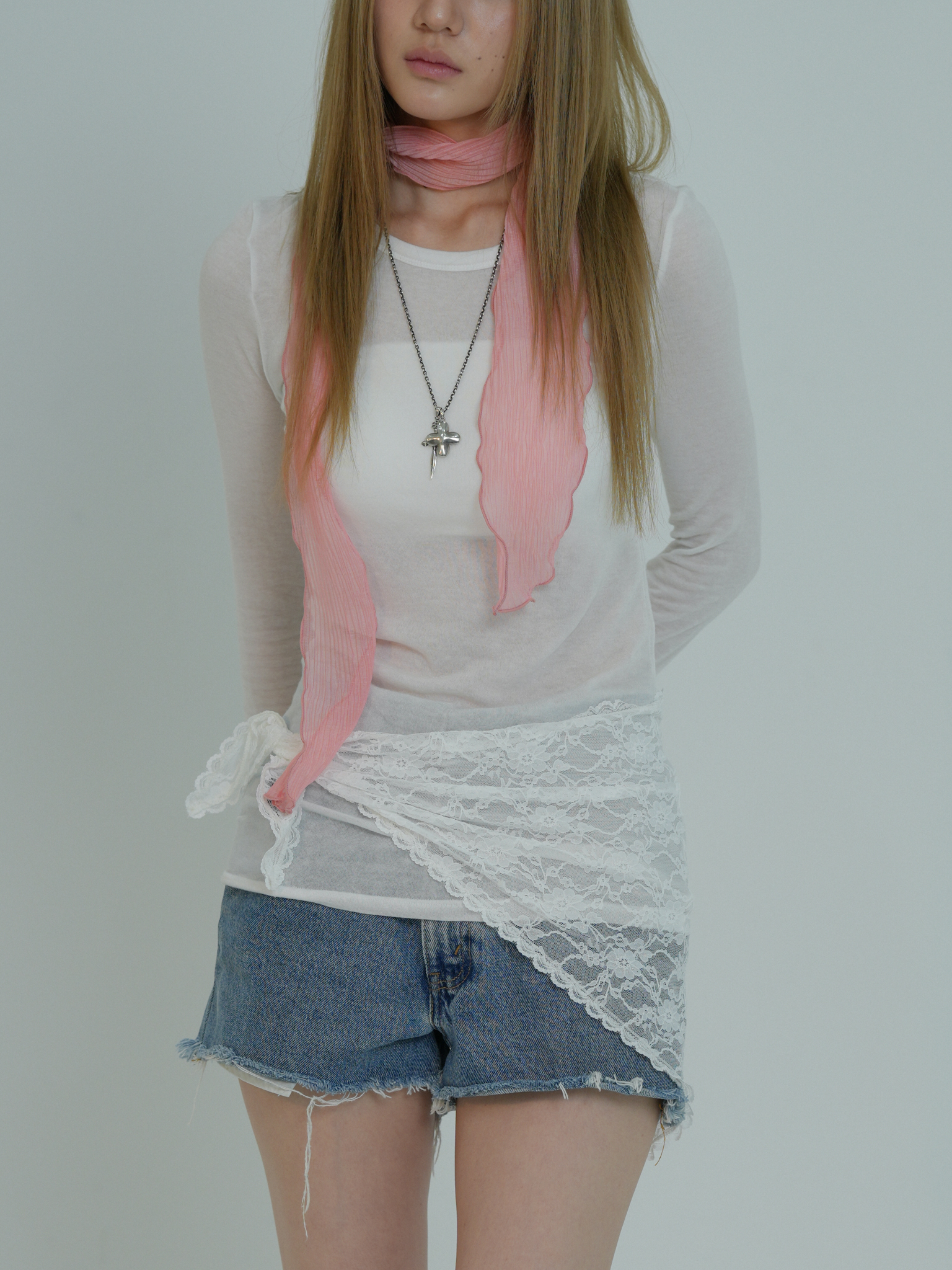 ARTIST LACE TRIANGLE SCARF (WHITE)
