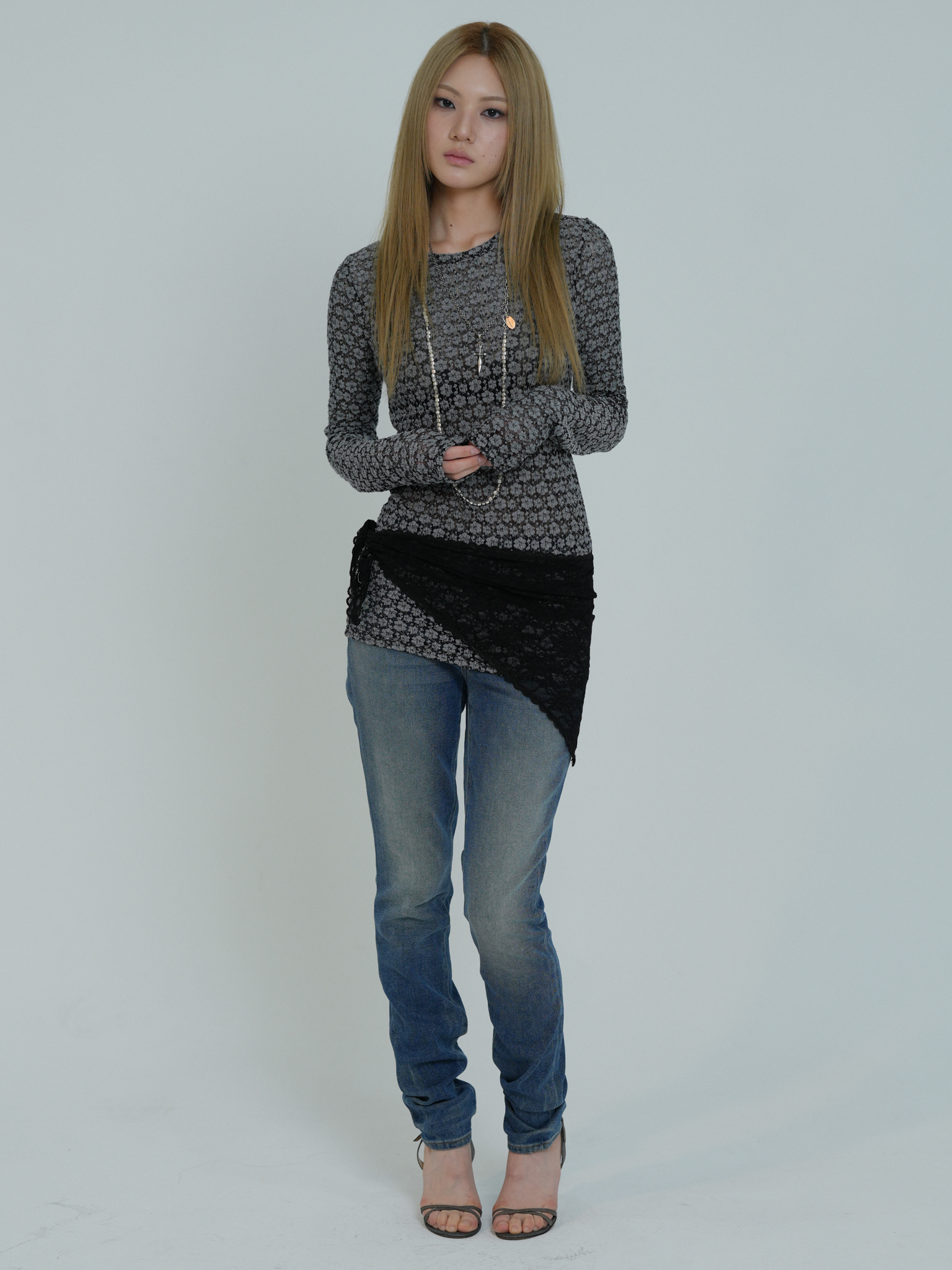 ARTIST LACE TRIANGLE SCARF (BLACK)