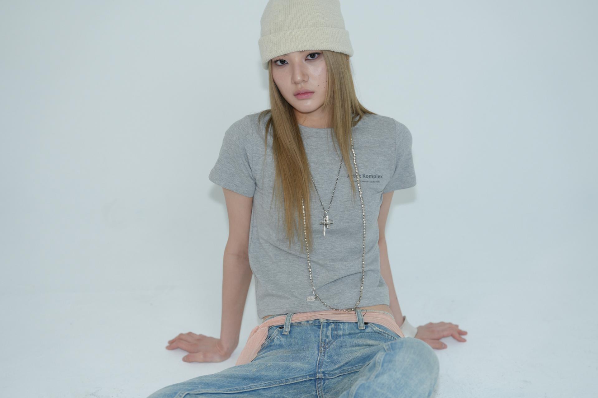 ARTIST SLIM FIT LOGO T-SHIRT (GREY)