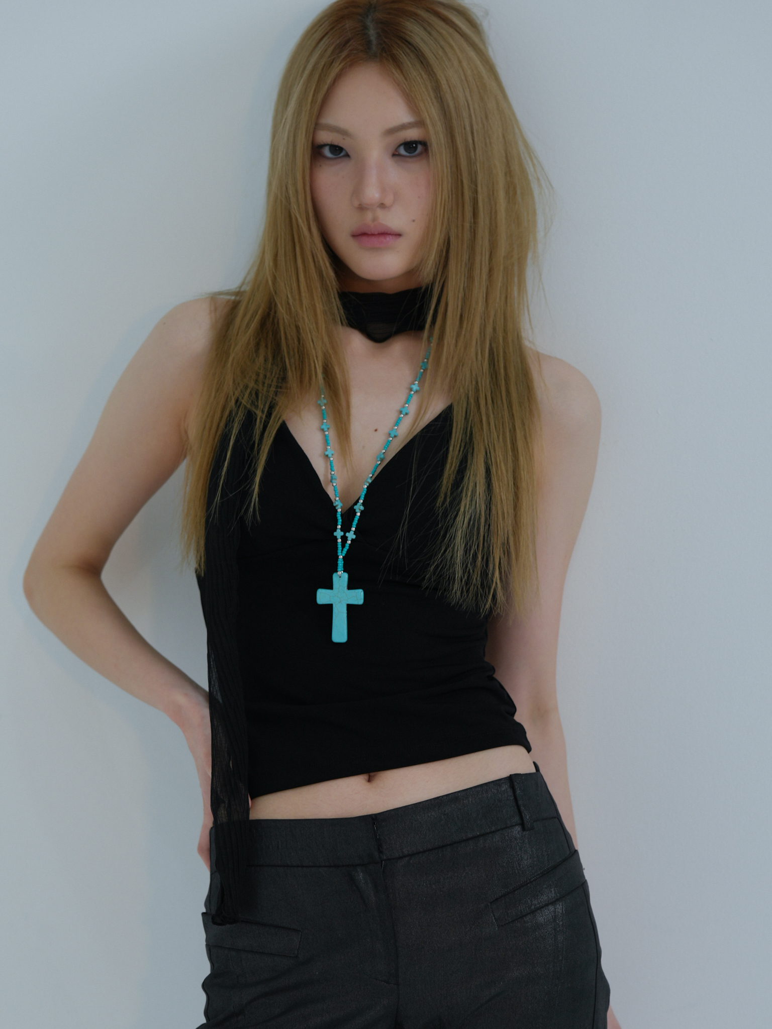 ARTIST V-NECK STRING SLEEVELESS (BLACK)