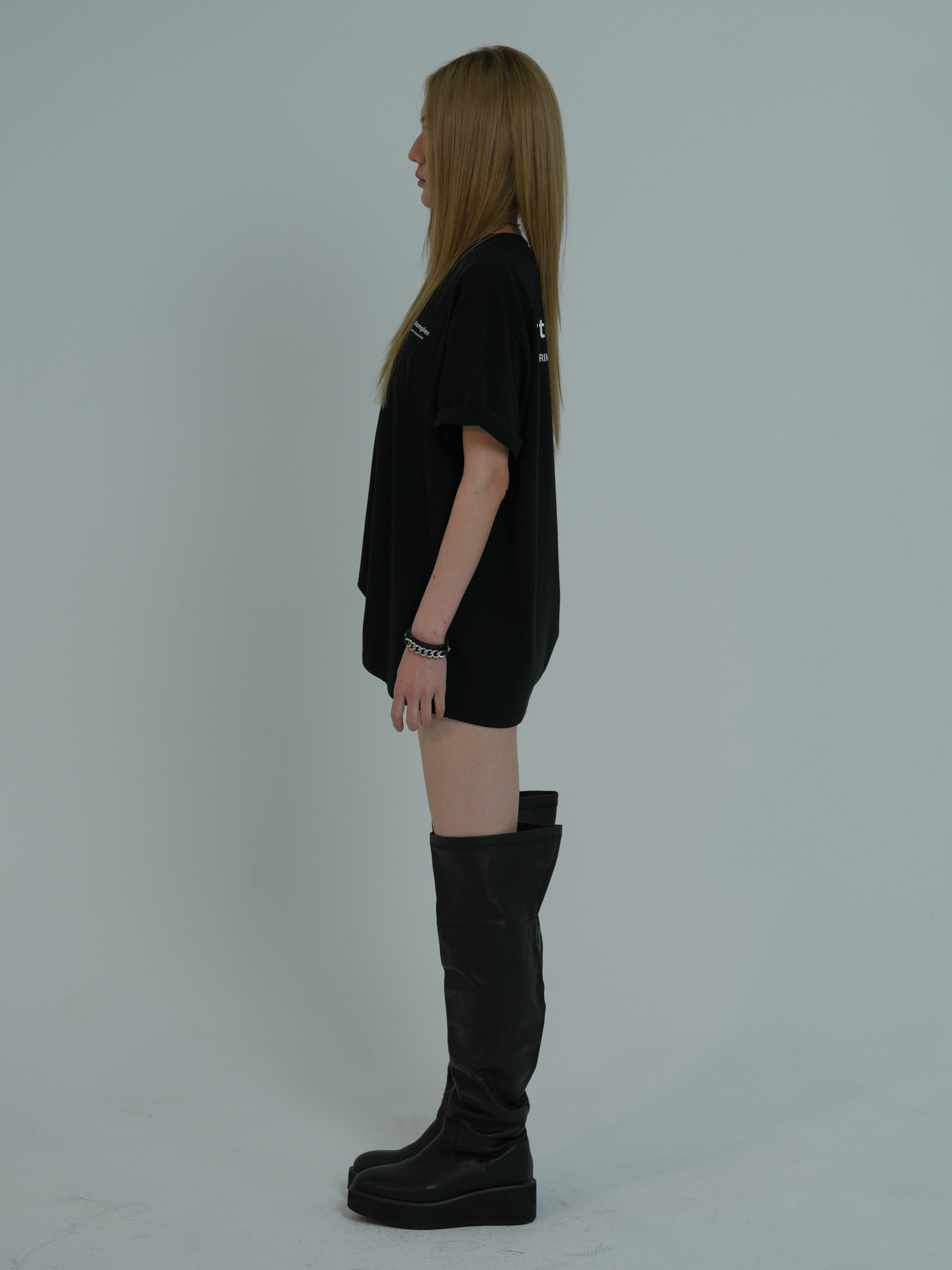 ARTIST OVERSIZED LOGO T-SHIRT (BLACK)