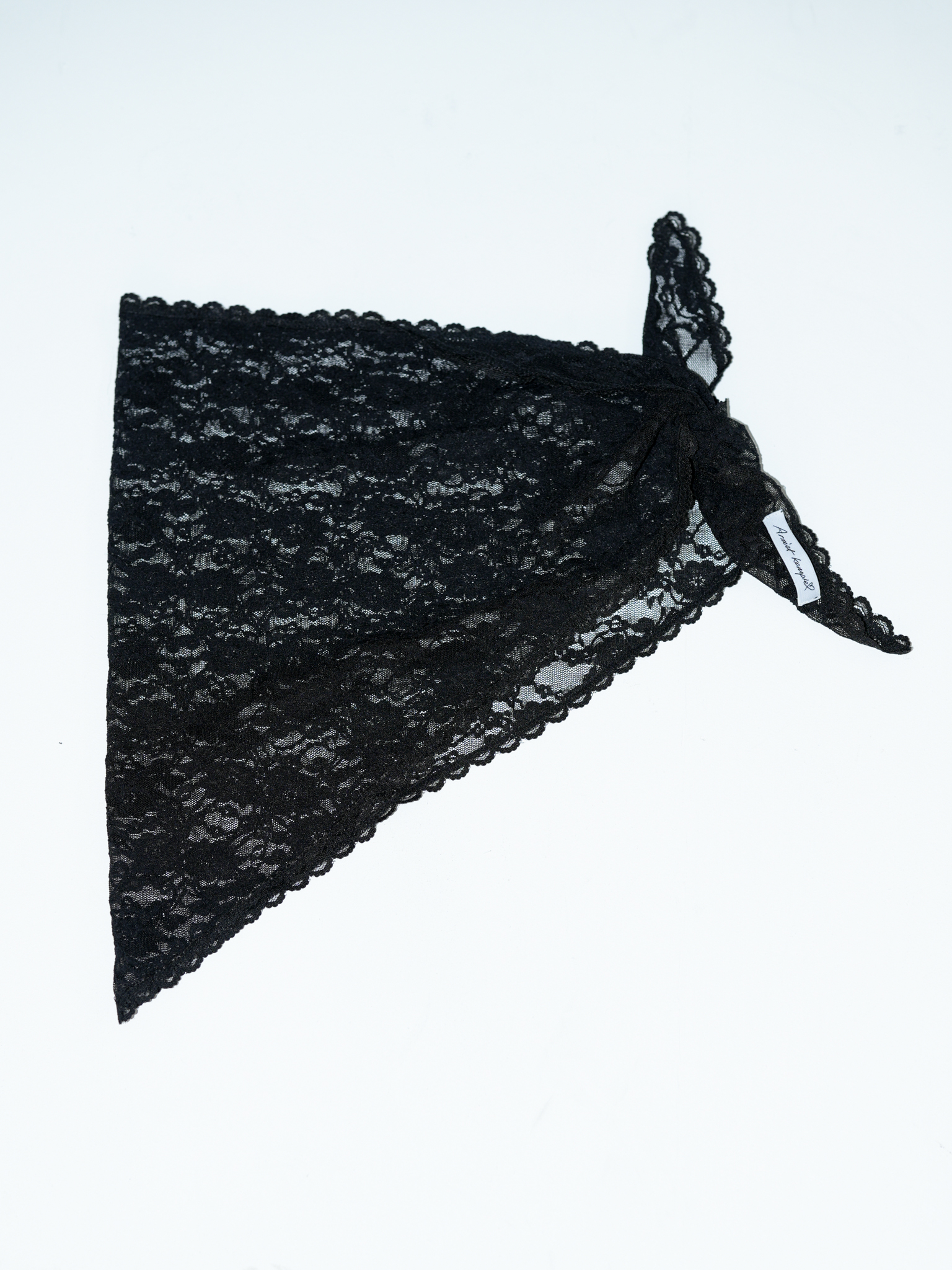 ARTIST LACE TRIANGLE SCARF (BLACK)