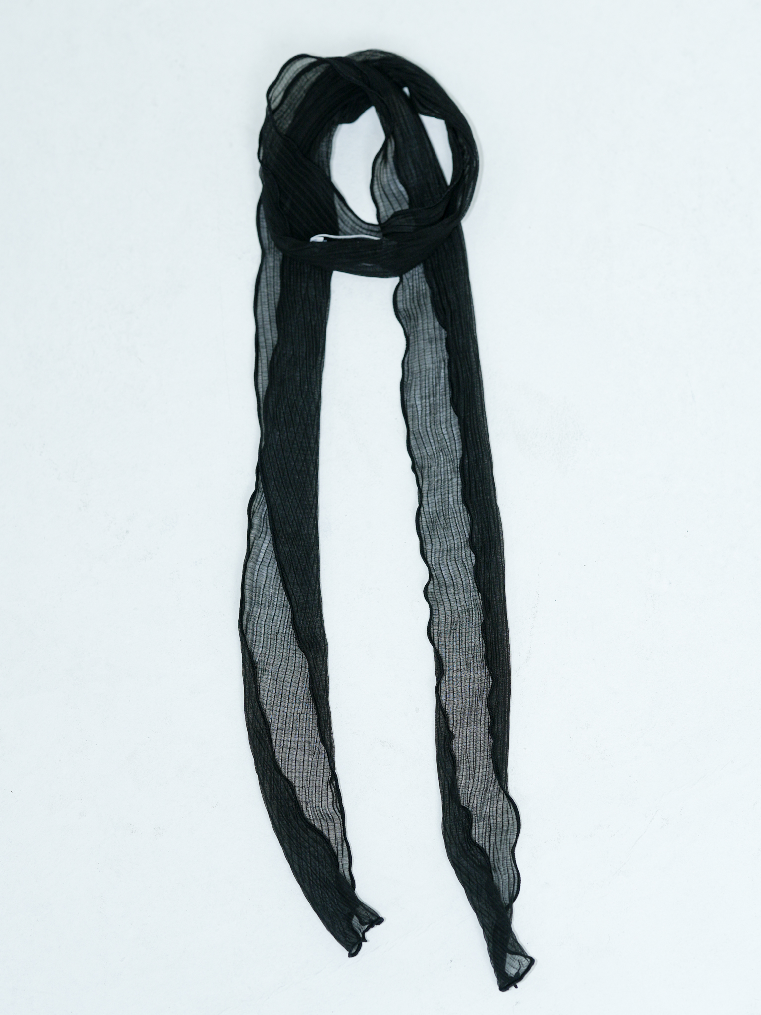 ARTIST SLIM PLEATS LONG SCARF (BLACK)