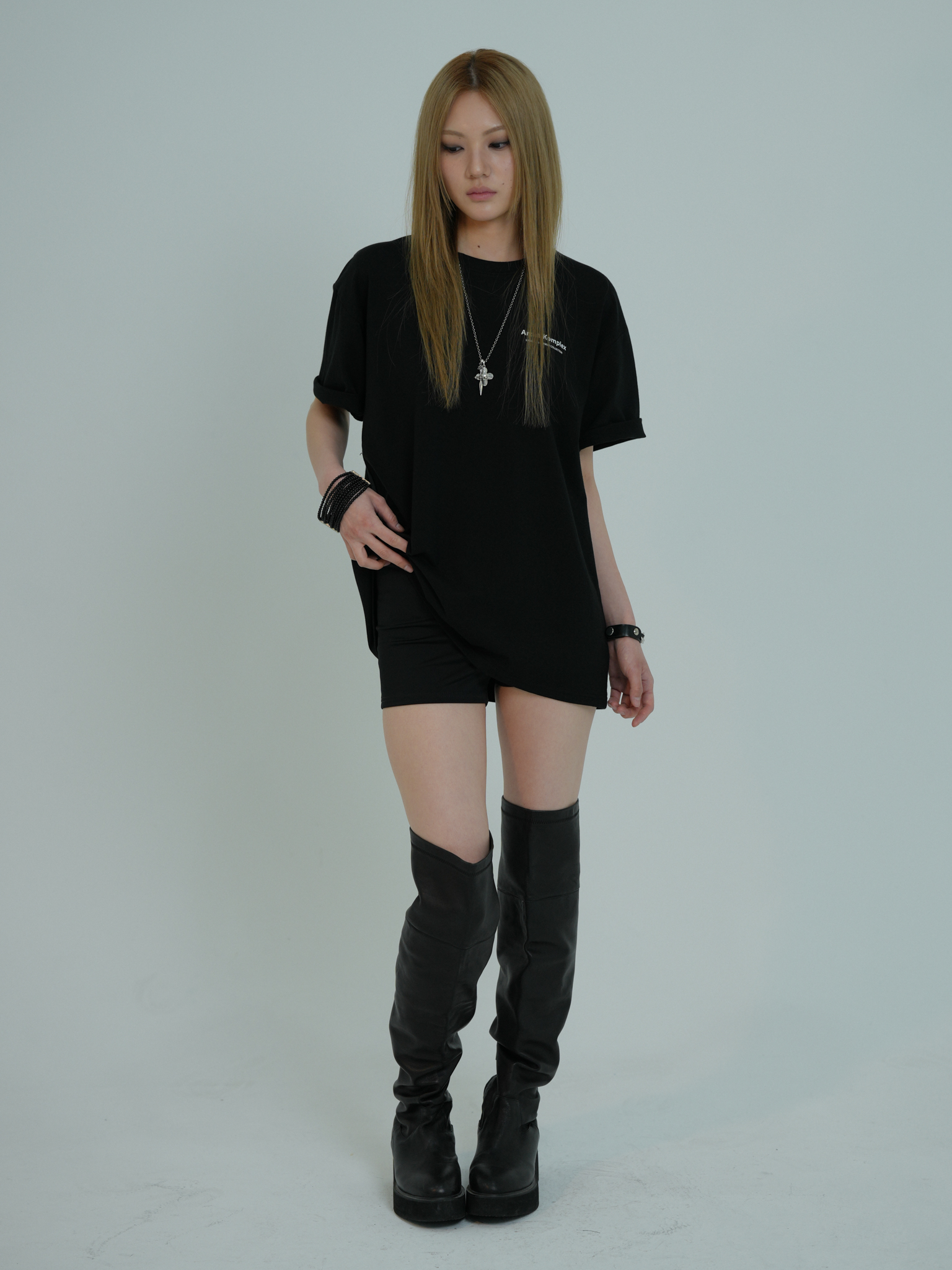 ARTIST OVERSIZED LOGO T-SHIRT (BLACK)
