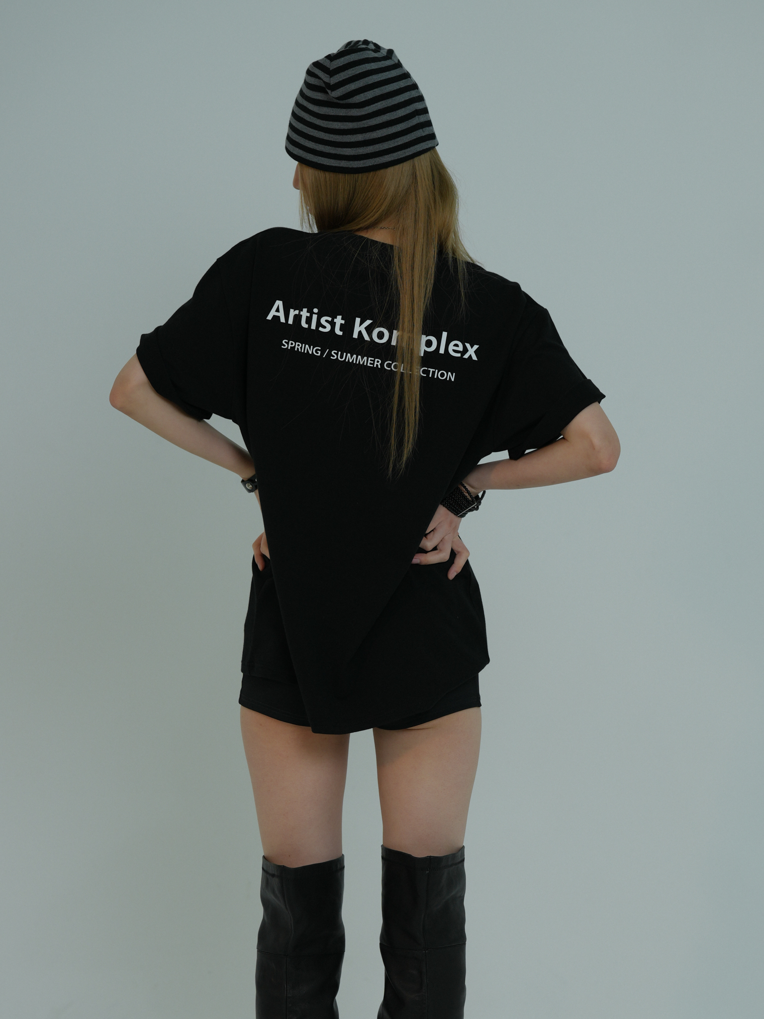 ARTIST OVERSIZED LOGO T-SHIRT (BLACK)