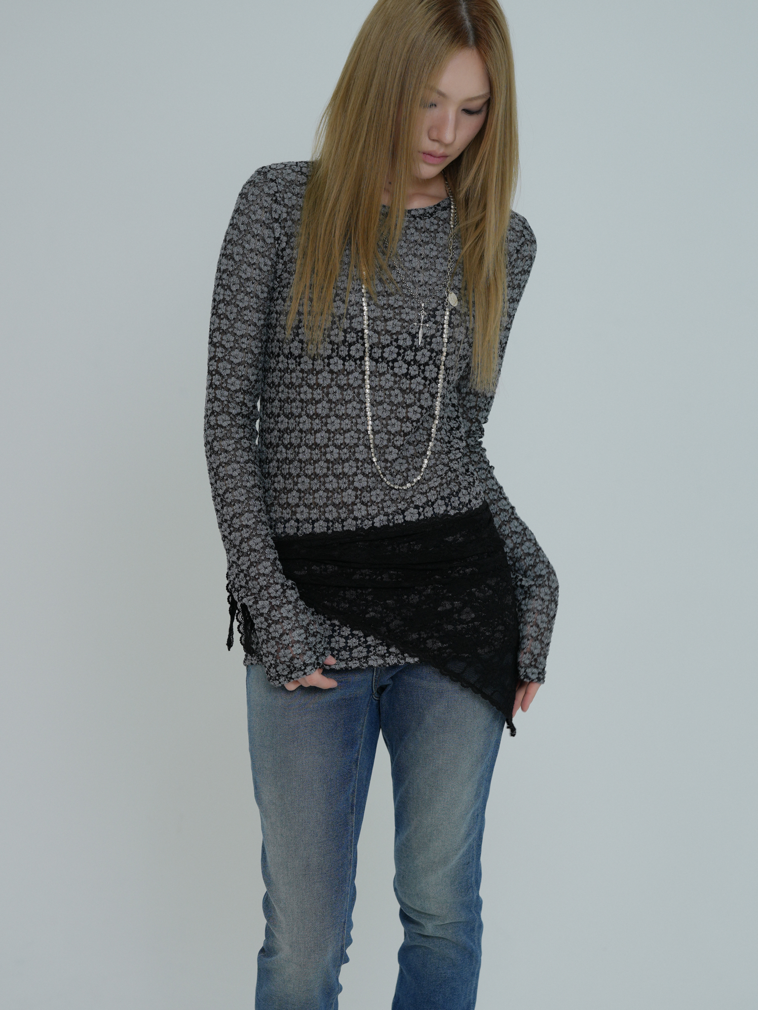ARTIST LACE TRIANGLE SCARF (BLACK)