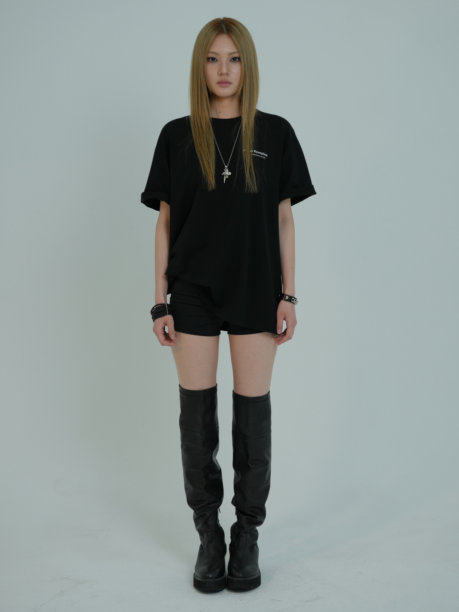 ARTIST OVERSIZED LOGO T-SHIRT (BLACK)