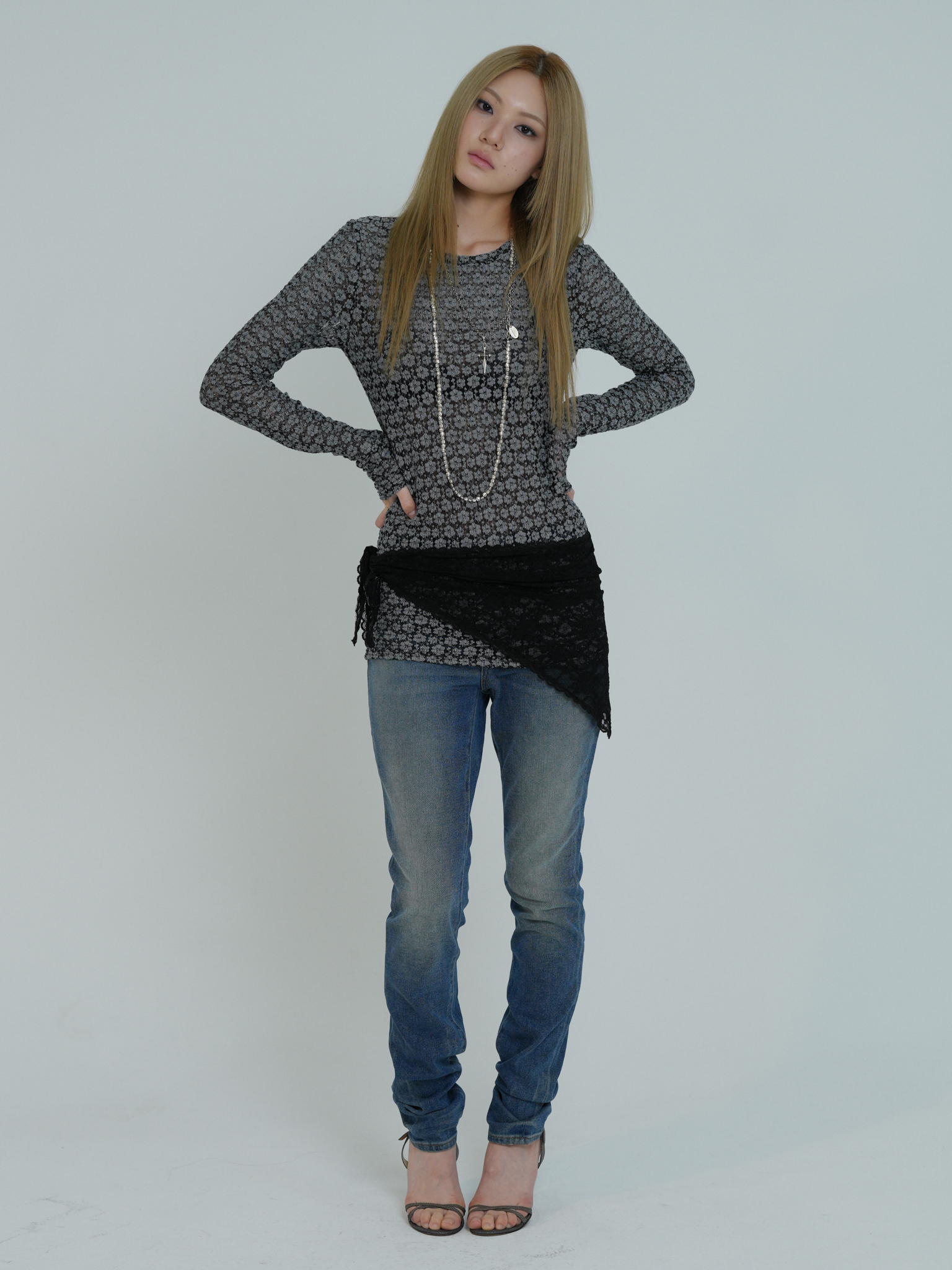 ARTIST FLORAL LACE LONG SLEEVE (GREY)