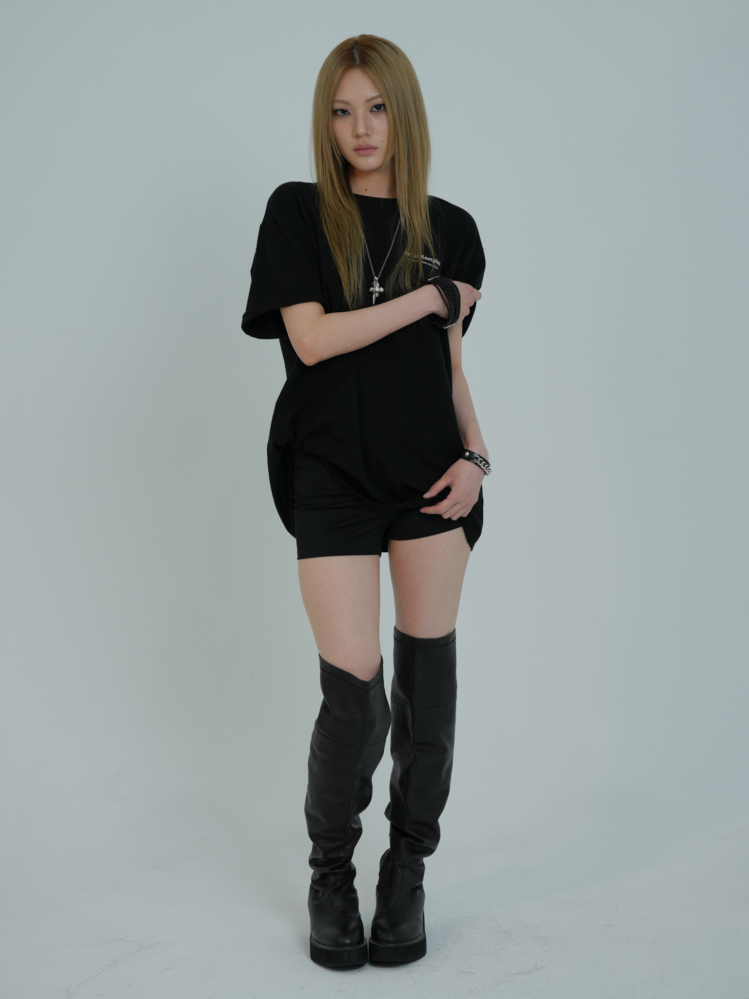 ARTIST OVERSIZED LOGO T-SHIRT (BLACK)