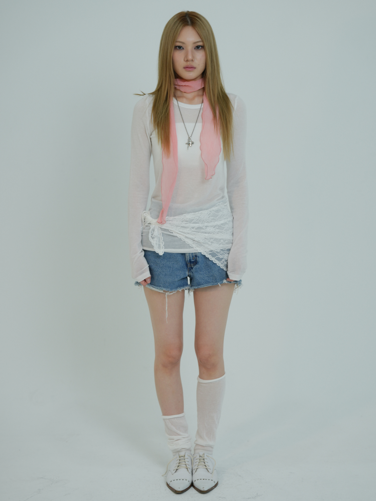 ARTIST LACE TRIANGLE SCARF (WHITE)
