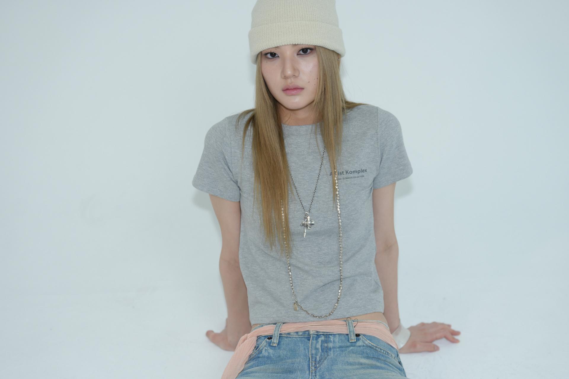 ARTIST SLIM FIT LOGO T-SHIRT (GREY)