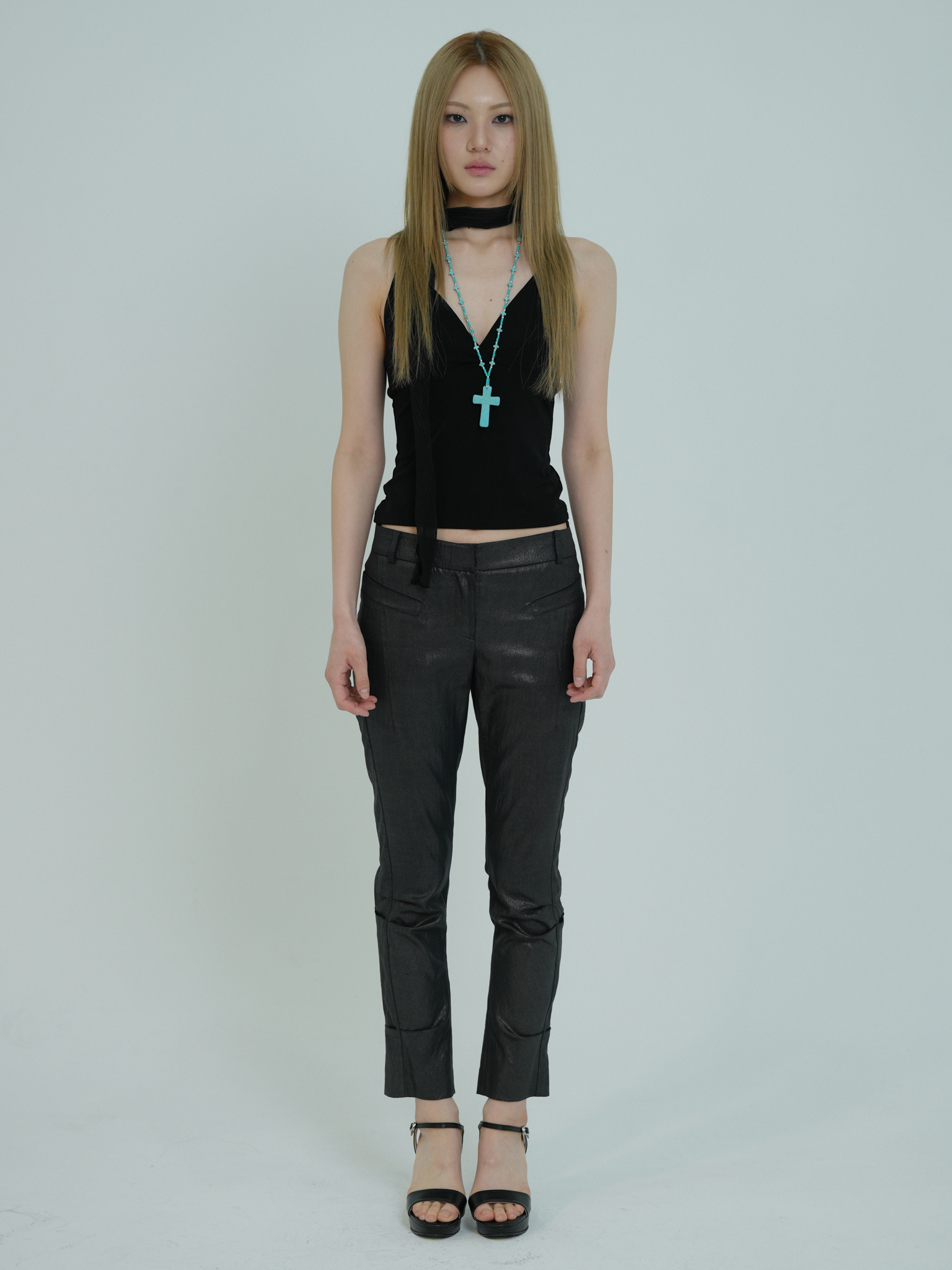 ARTIST V-NECK STRING SLEEVELESS (BLACK)