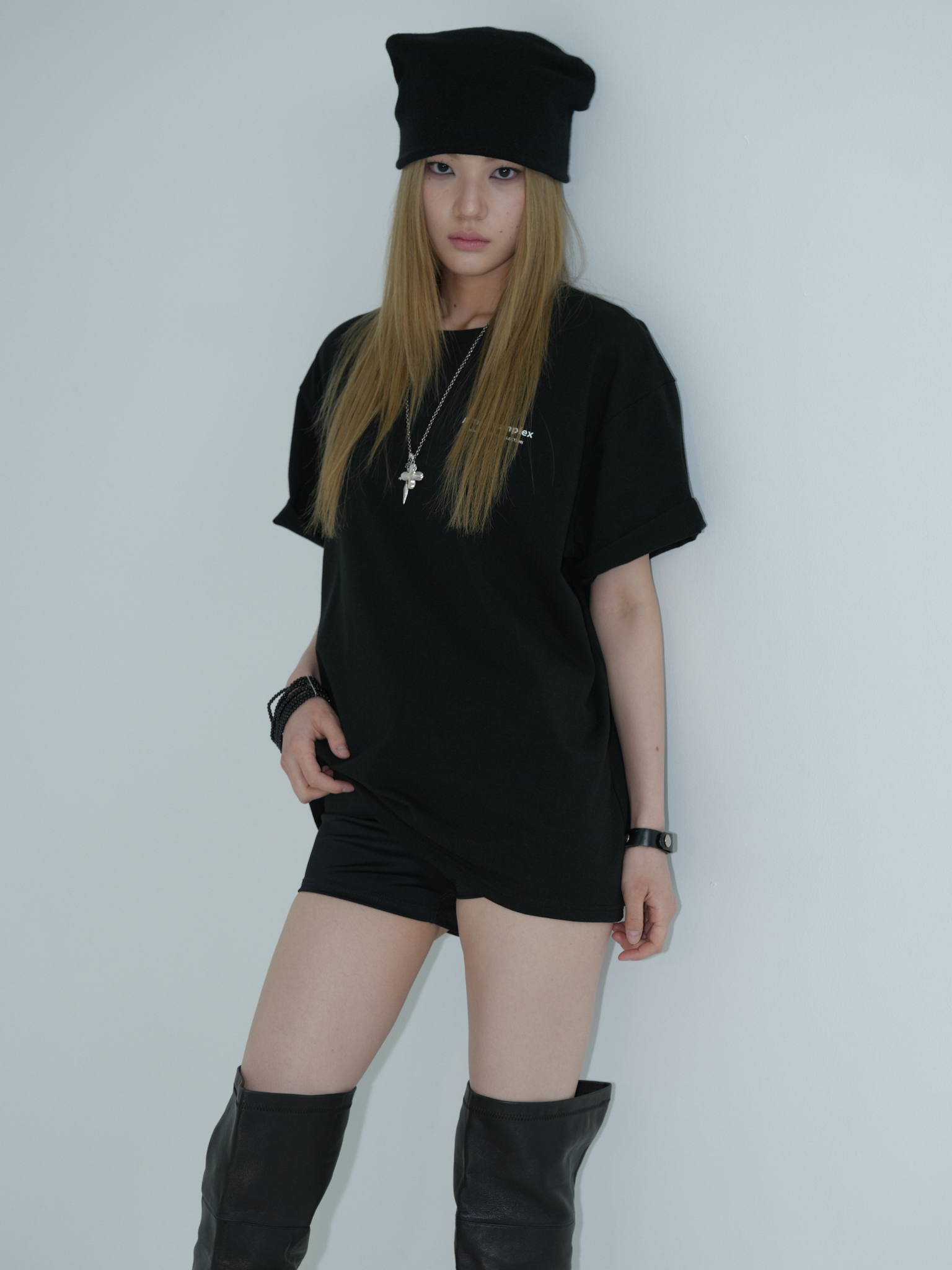 ARTIST OVERSIZED LOGO T-SHIRT (BLACK)