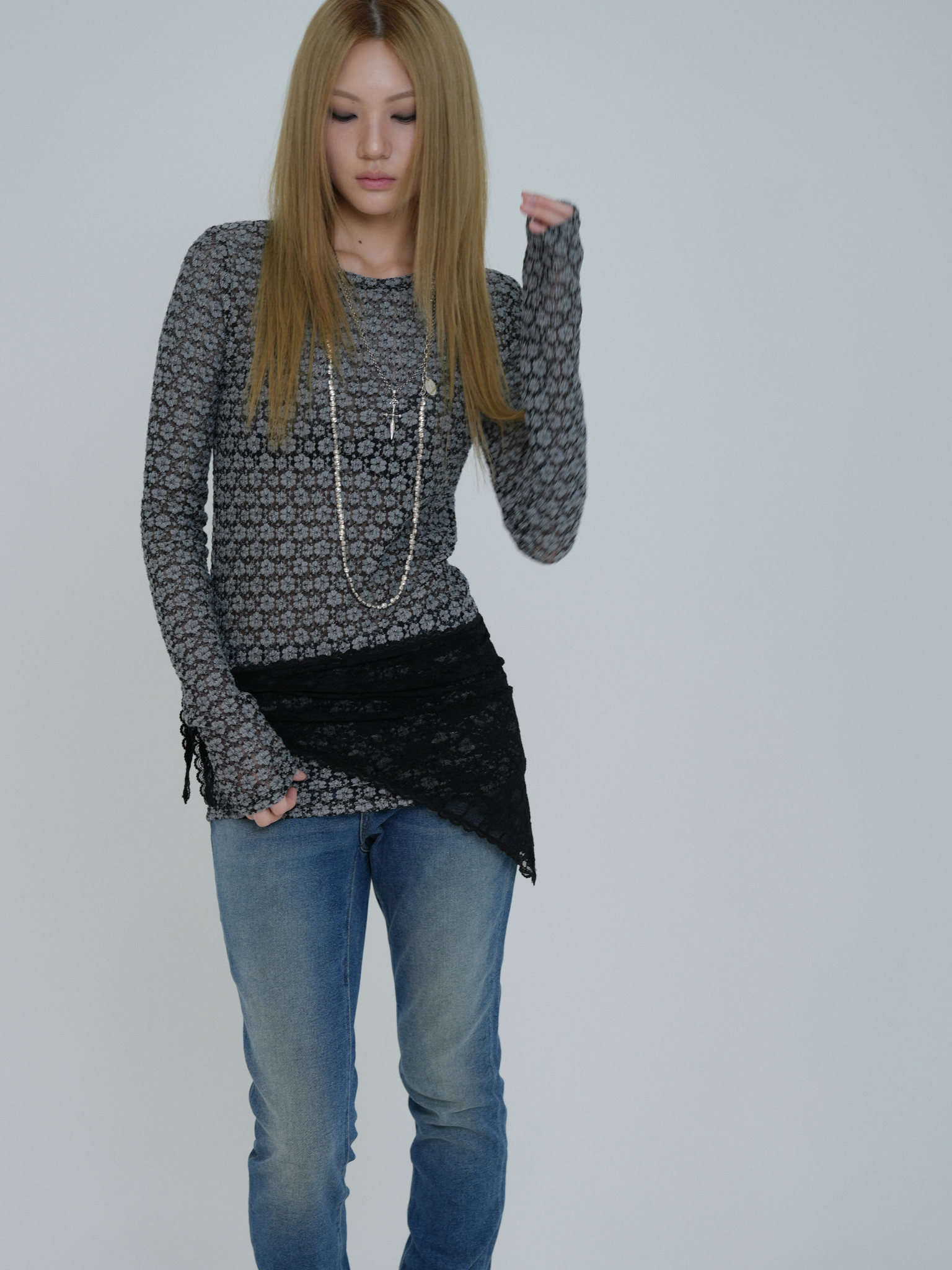 ARTIST FLORAL LACE LONG SLEEVE (GREY)