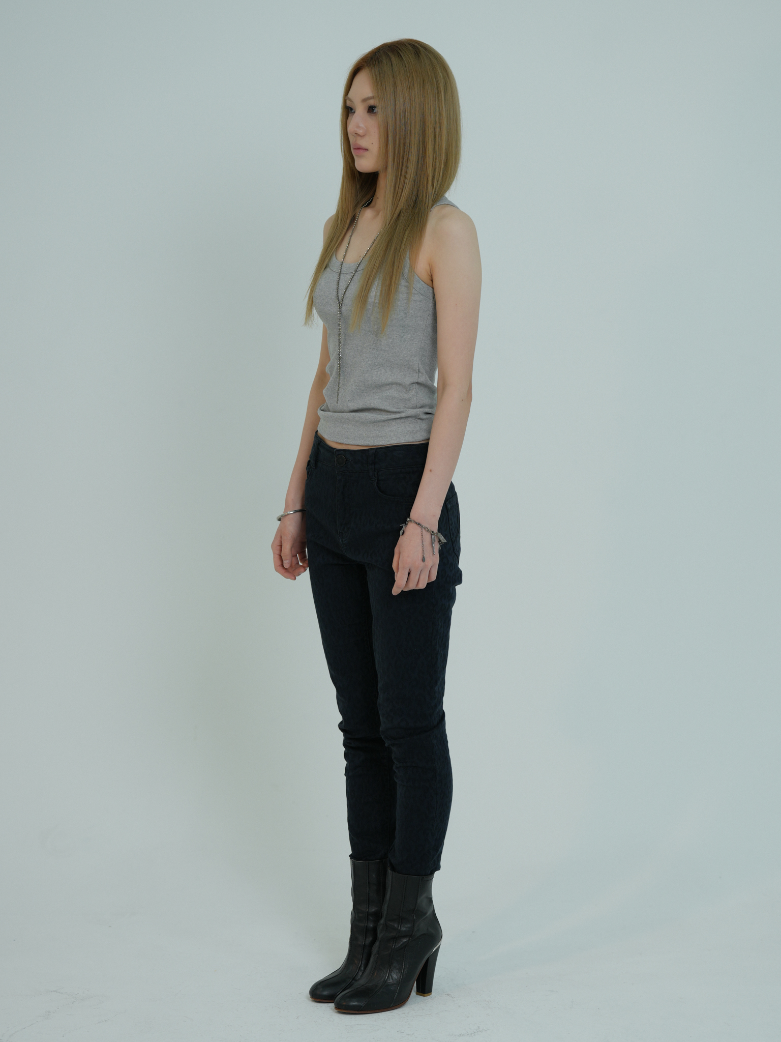 ARTIST RIBBED SQUARE NECK SLEEVELESS (GREY)