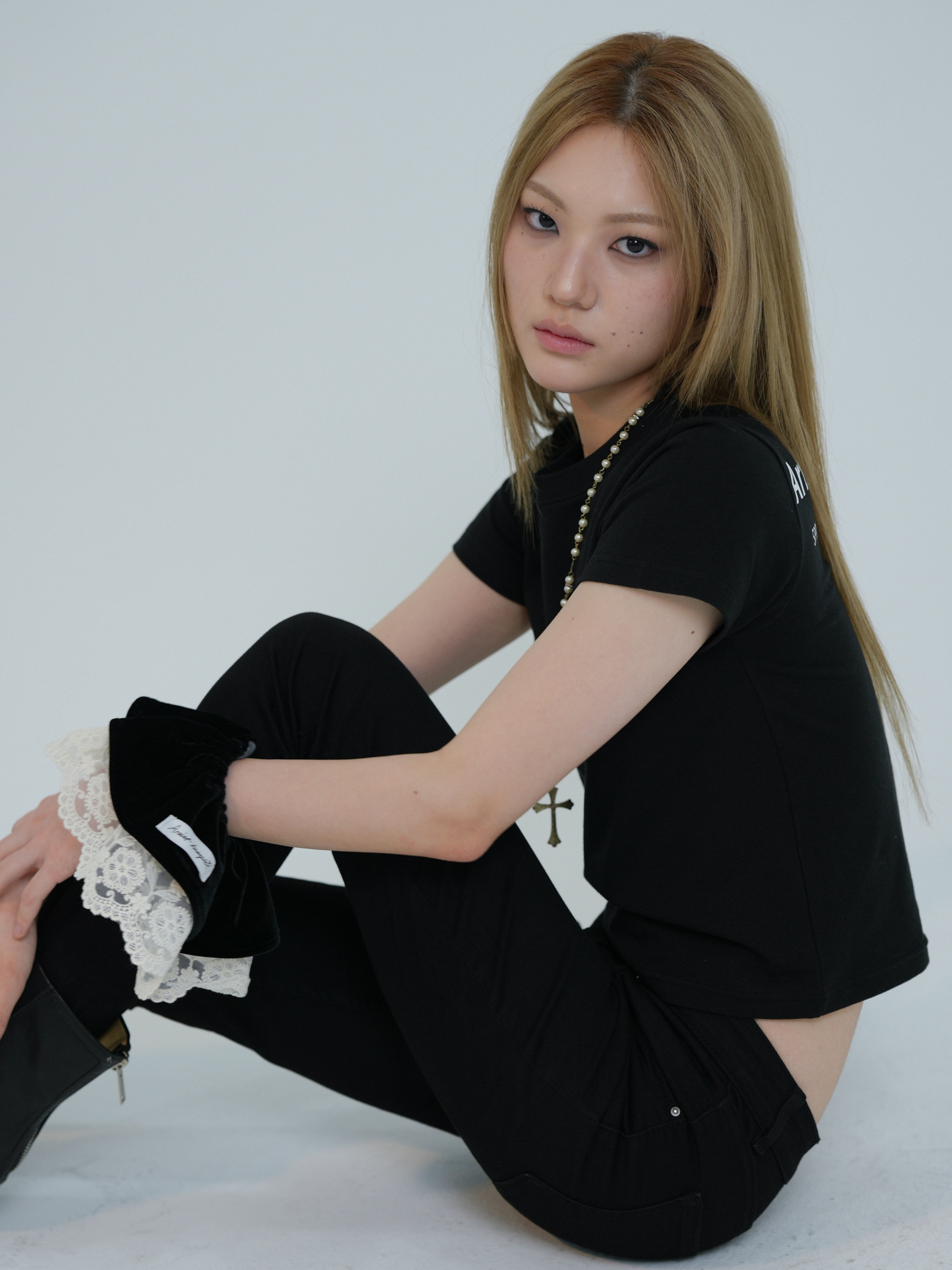 ARTIST VELVET LACE SCRUNCHIE (BLACK)