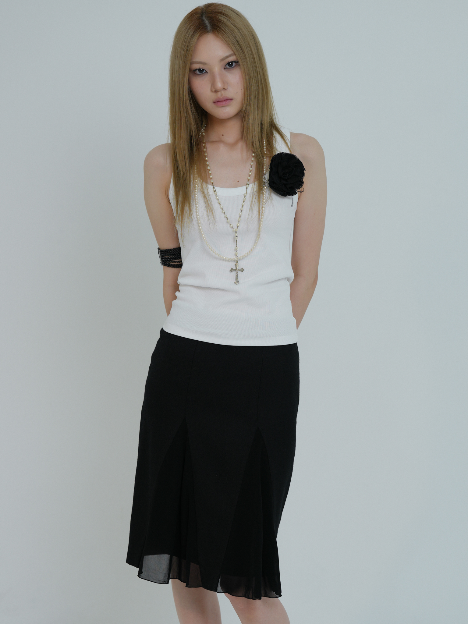 ARTIST RIBBED SQUARE NECK SLEEVELESS (WHITE)