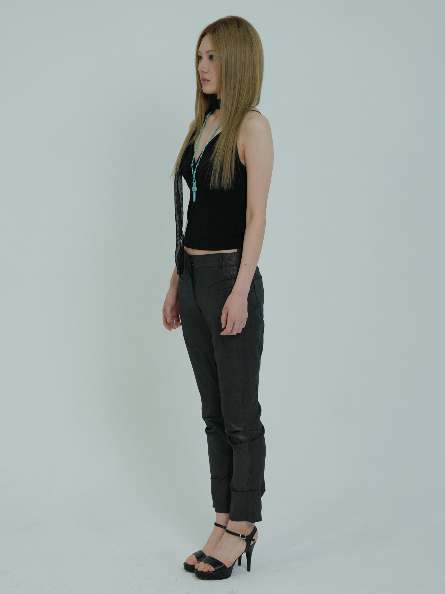 ARTIST V-NECK STRING SLEEVELESS (BLACK)