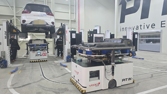 현대차에서 분사한 스타트업 '피트인'은 전기차 배터리를 10분안에 교체할 수 있는 시스템을 개발했다. 7월부터는 전기차 따로, 배터리 따로 구매해 배터리 관련 서비스를 구독하는 택시용 시스템을 선보인다. 27일 경기