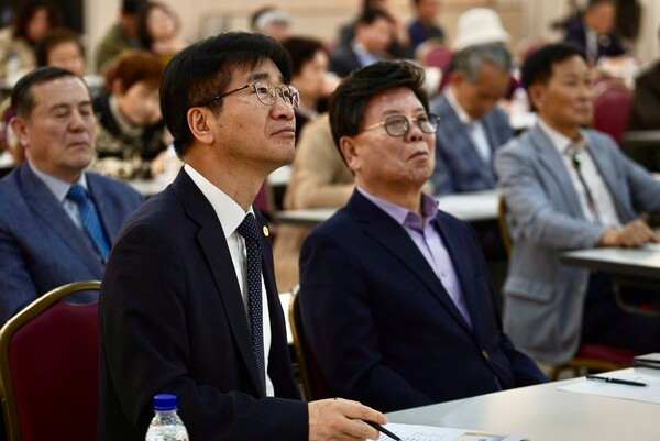 [시민대학 특강에 참석한 참가자들 모습]