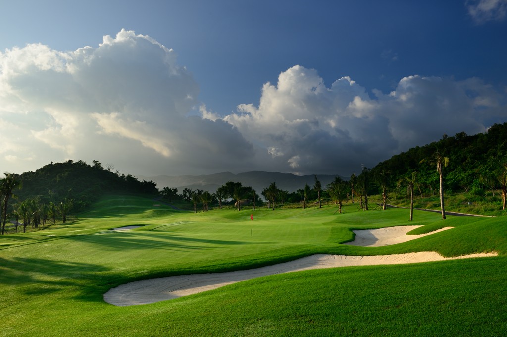 7~8월 ⛳싼야 VIP 삼색골프 _ 녹회두 ▪ 해중해 ▪ 용천곡cc 여름 휴가 최고의 골프코스