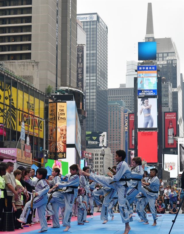 c048527a15109.jpg