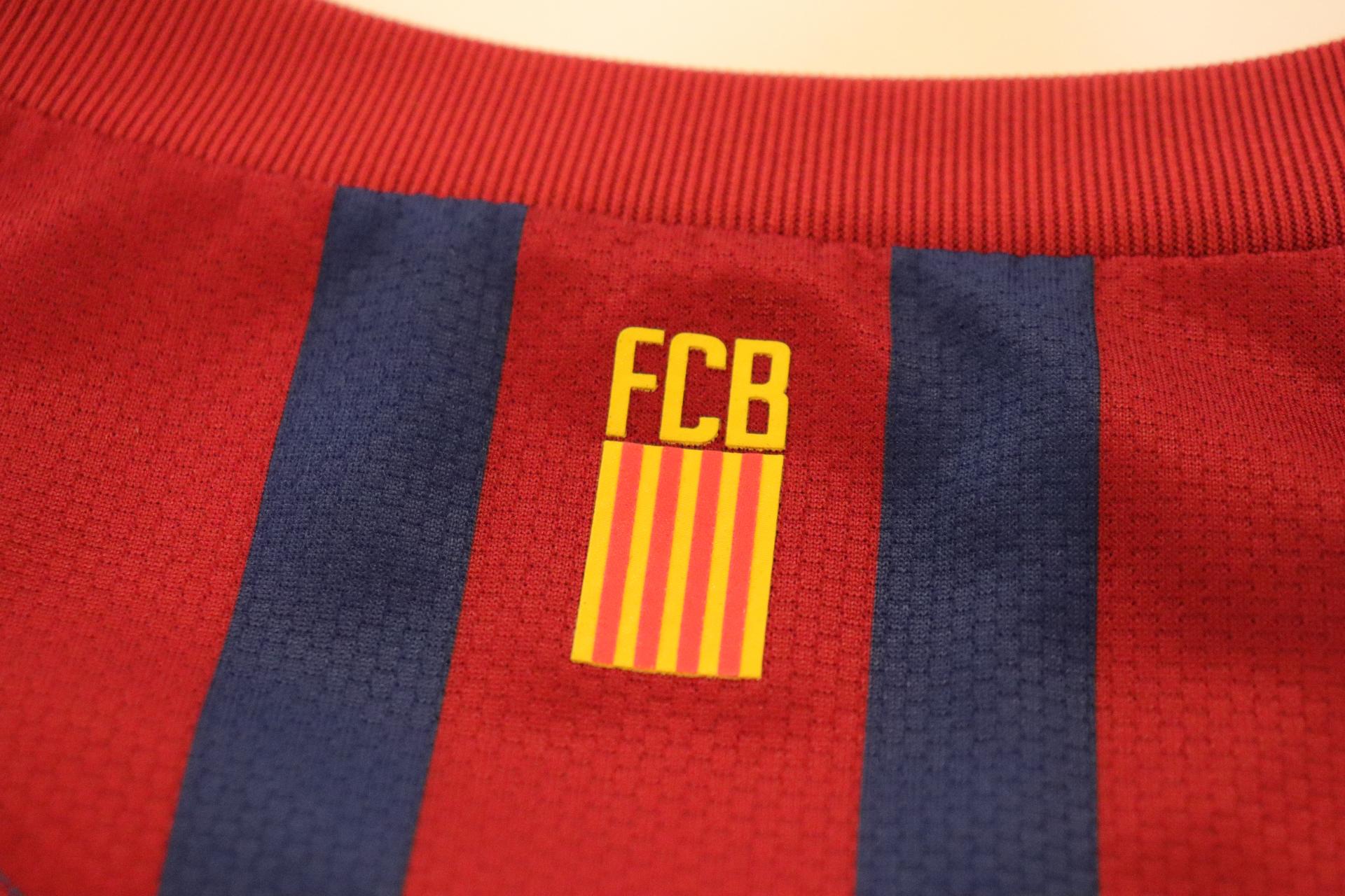 2011-2012 Barcelona Home S/S #8 A.Iniesta - XXL