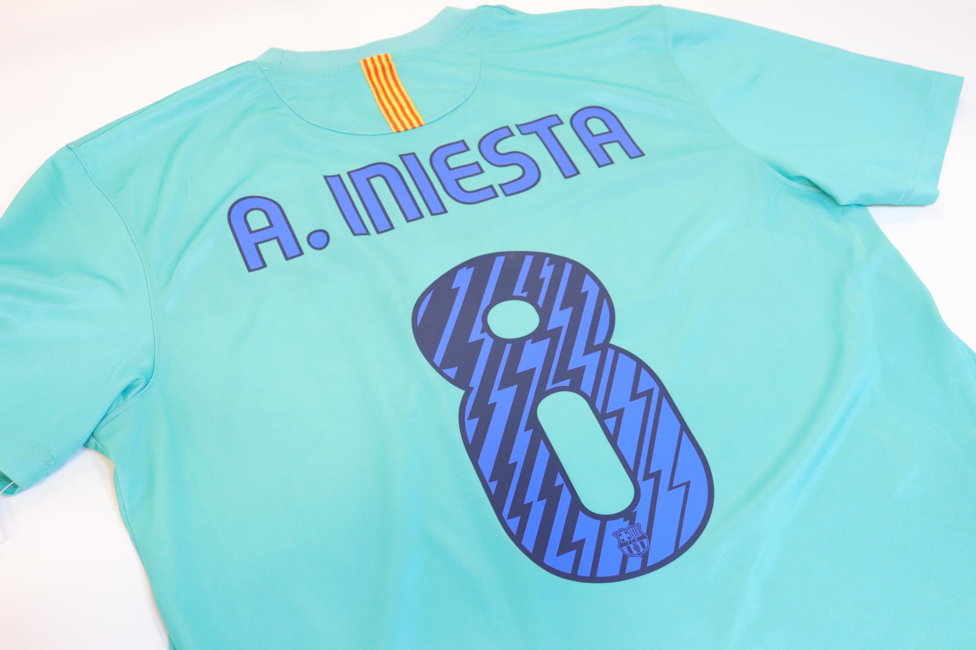 2010-2011 Barcelona Away S/S #8 A.Iniesta - L