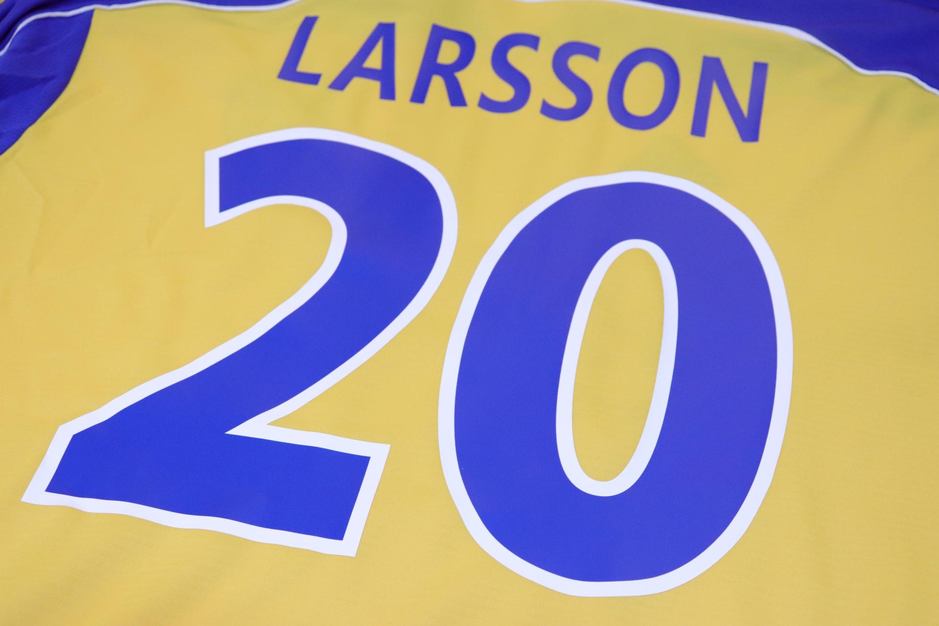 2000-2002 Sweden Home S/S #20 Larsson - L