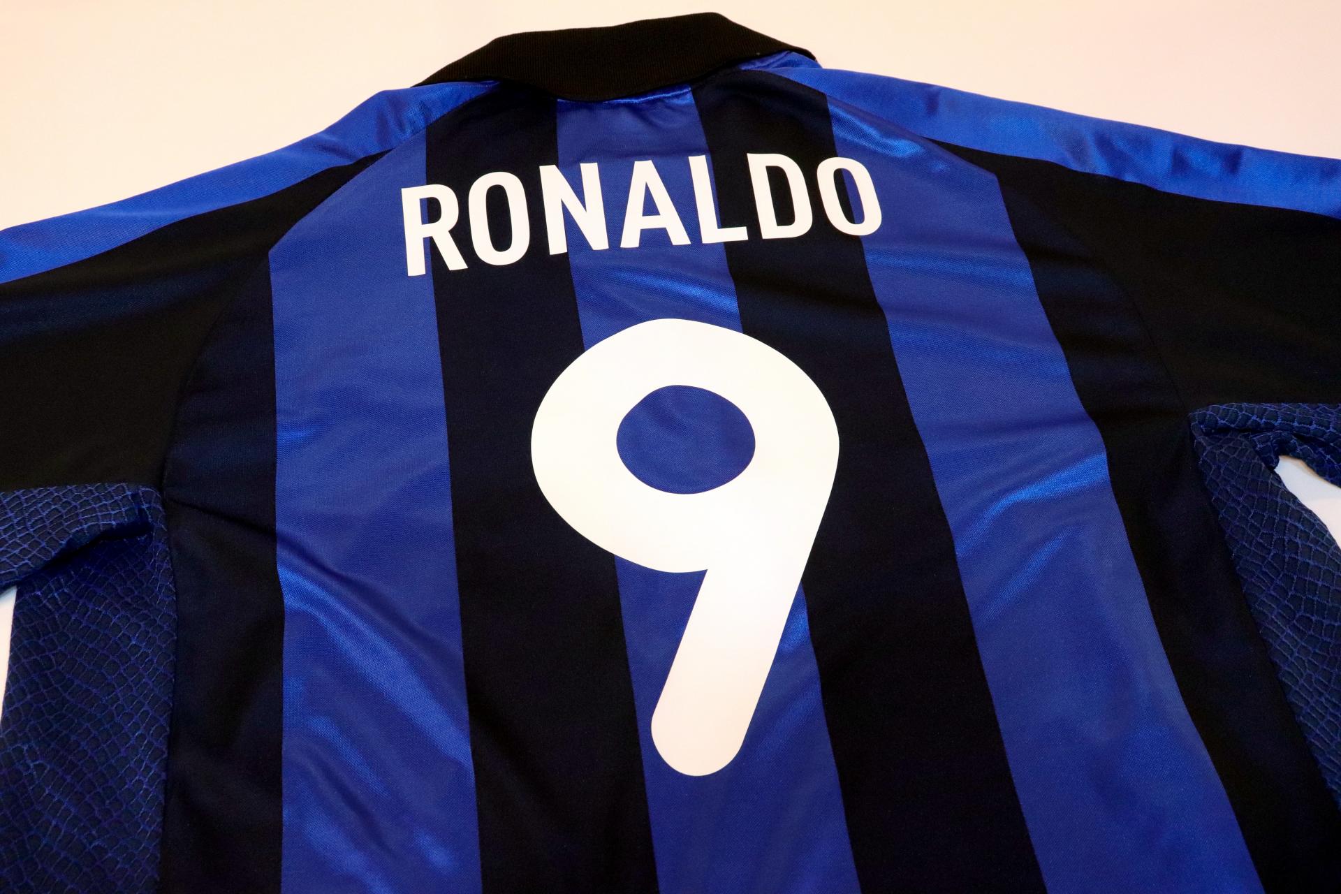 2001-2002 Inter Milan Home S/S #9 Ronaldo - XL