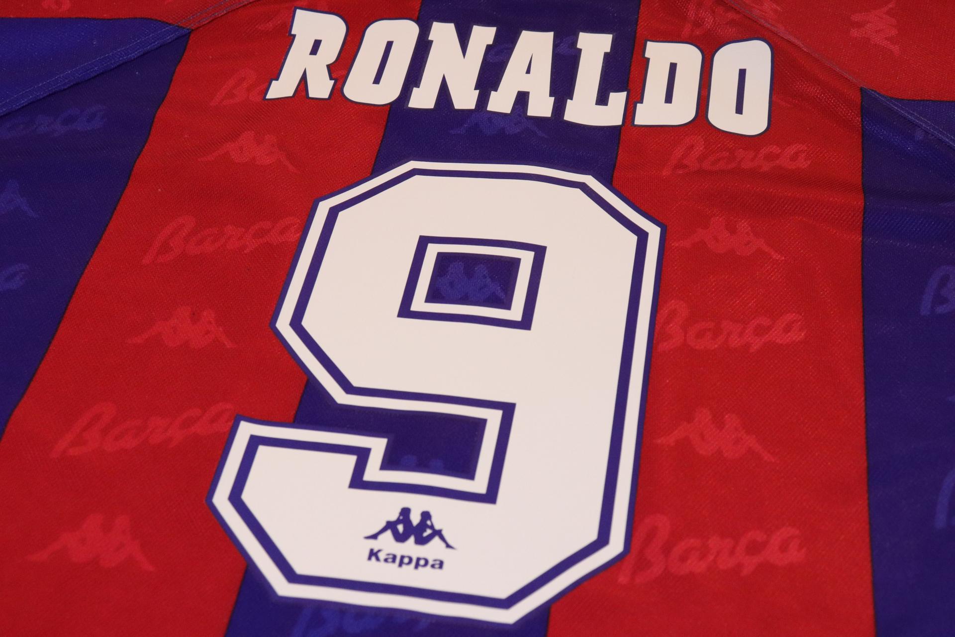 1995-1997 Barcelona Home S/S #9 Ronaldo - XL