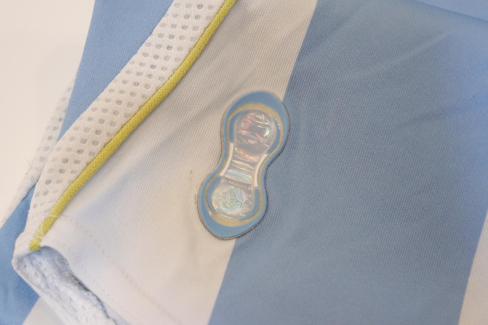 2006-2008 Argentina Home S/S #19 Messi - L