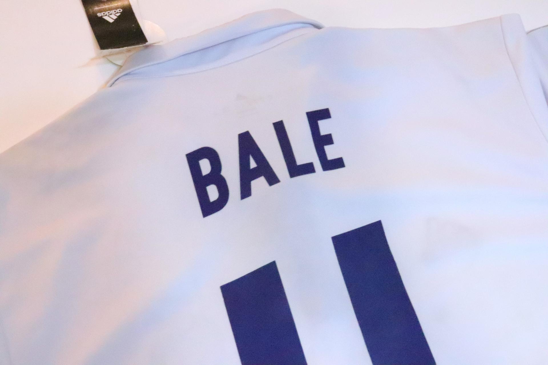 2016-2017 Real Madrid Home S/S #11 Bale - XL