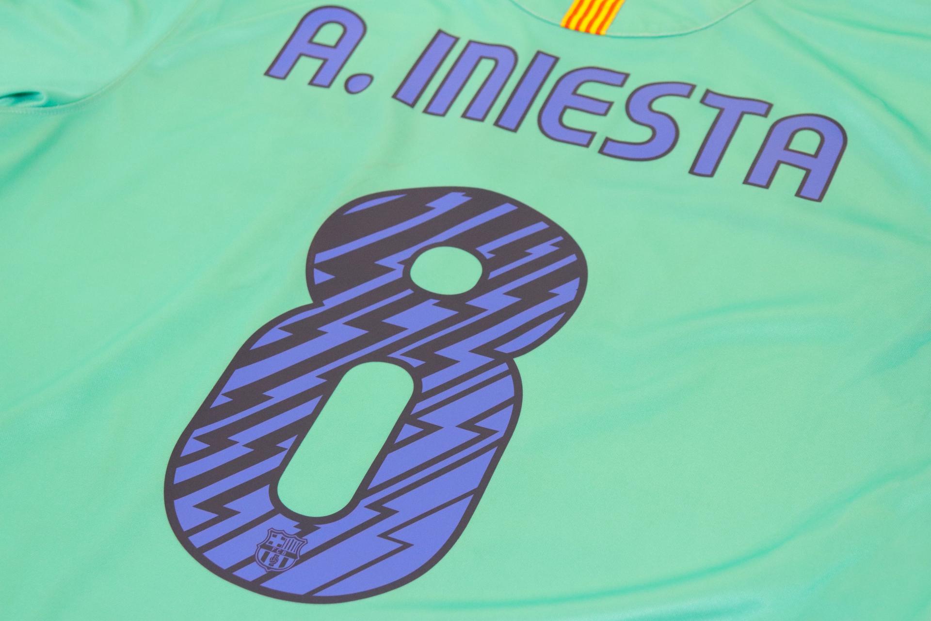2010-2011 Barcelona Away S/S #8 A.Iniesta - L