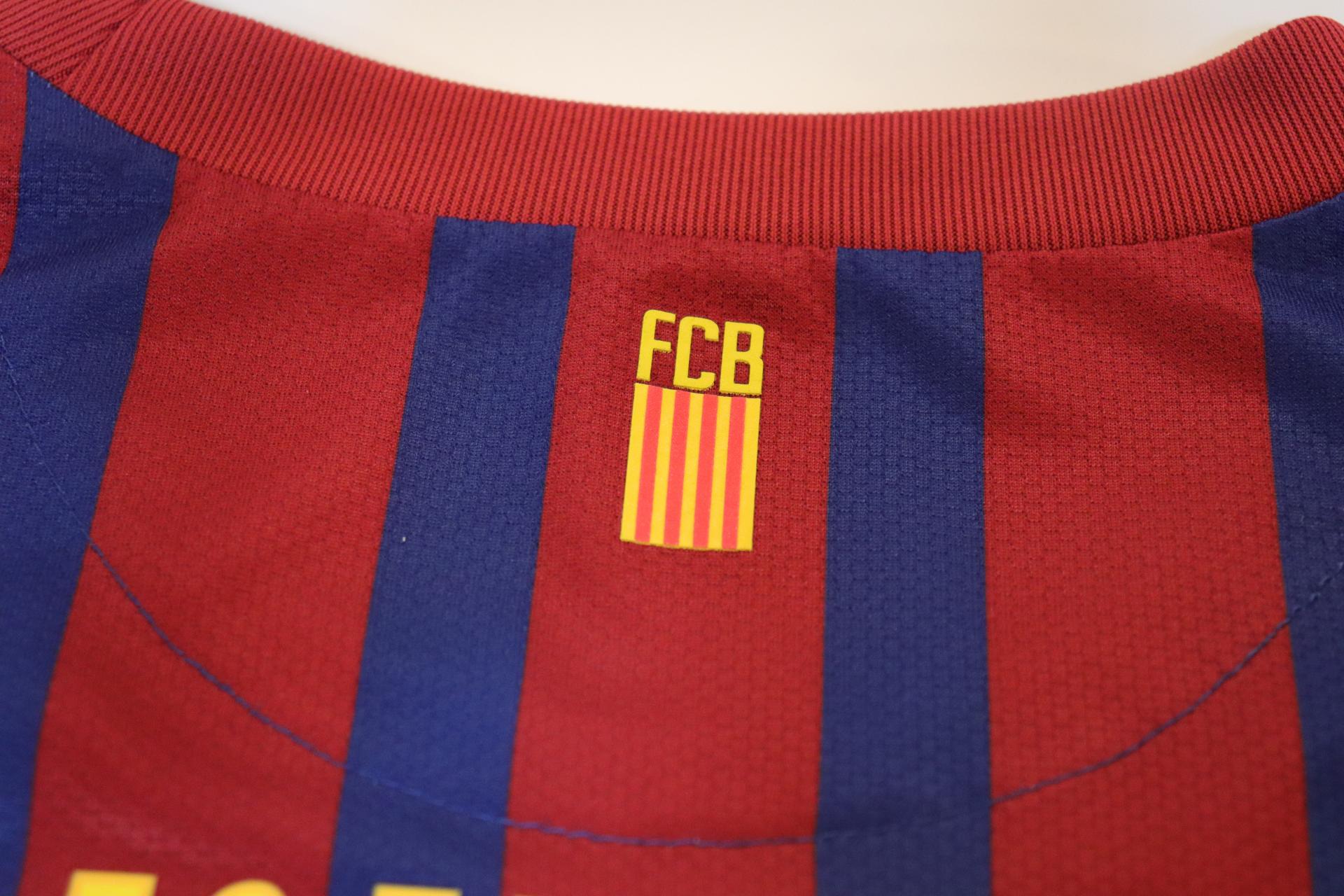 2011-2012 Barcelona Home S/S #8 A.Iniesta - XXL