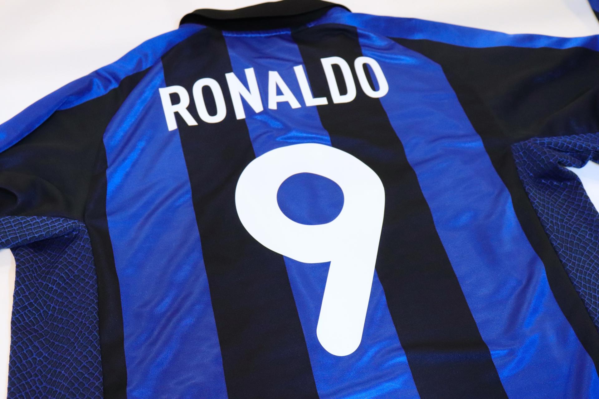 2001-2002 Inter Milan Home L/S #9 Ronaldo - L