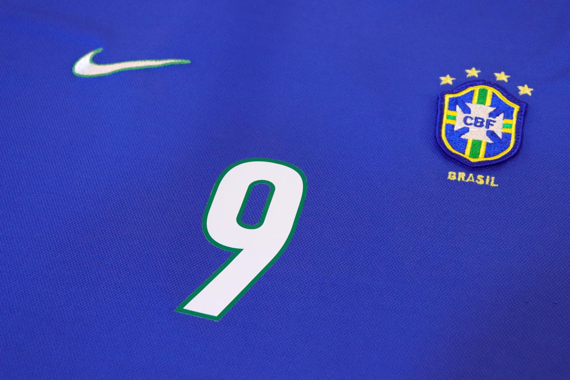 1998-2000 Brazil Away S/S #9 Ronaldo - L