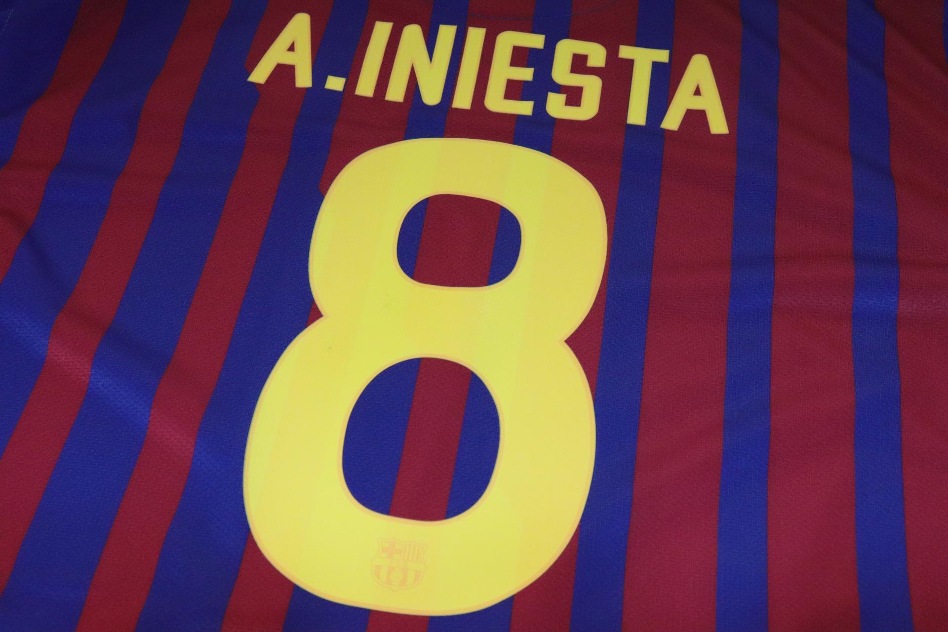 2011-2012 Barcelona Home S/S #8 A.Iniesta - XXL