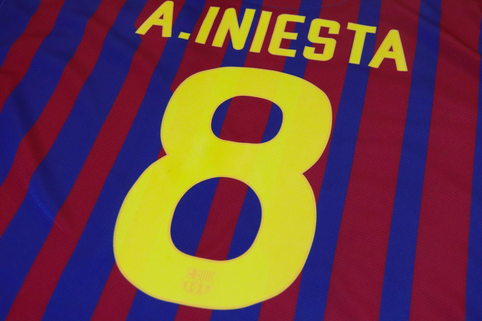 2011-2012 Barcelona Home S/S #8 A.Iniesta - XXL