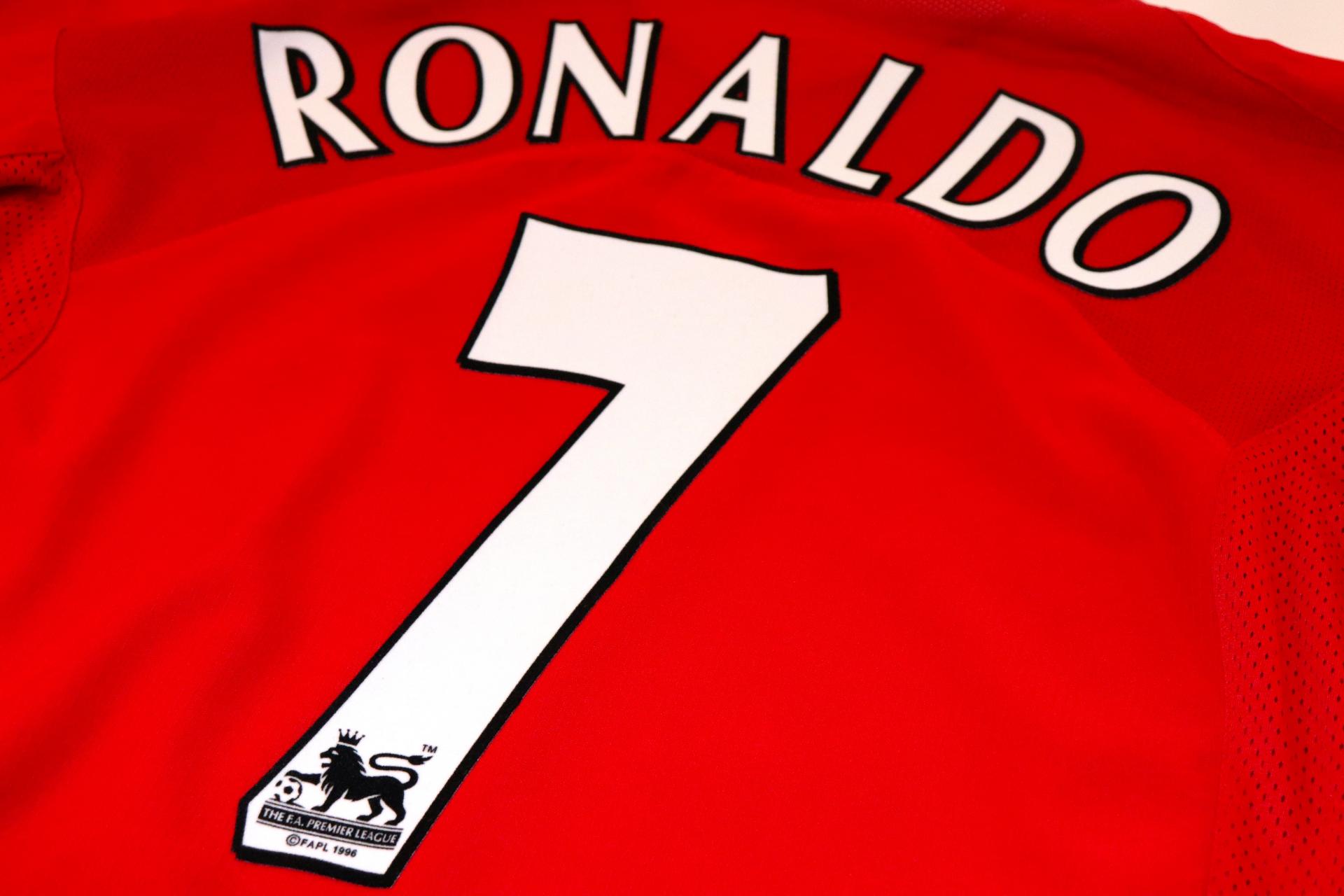 2004-2006 Manchester Utd Home S/S #7 Ronaldo - XL