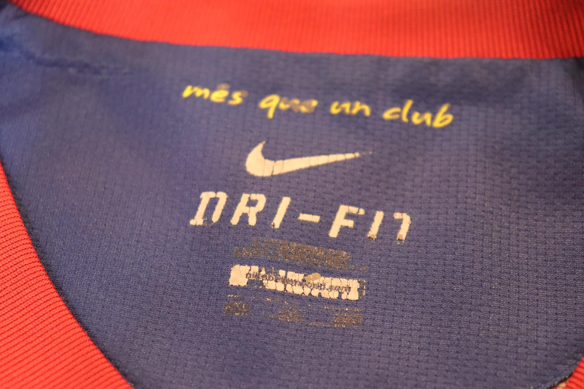 2011-2012 Barcelona Home S/S #8 A.Iniesta - XXL