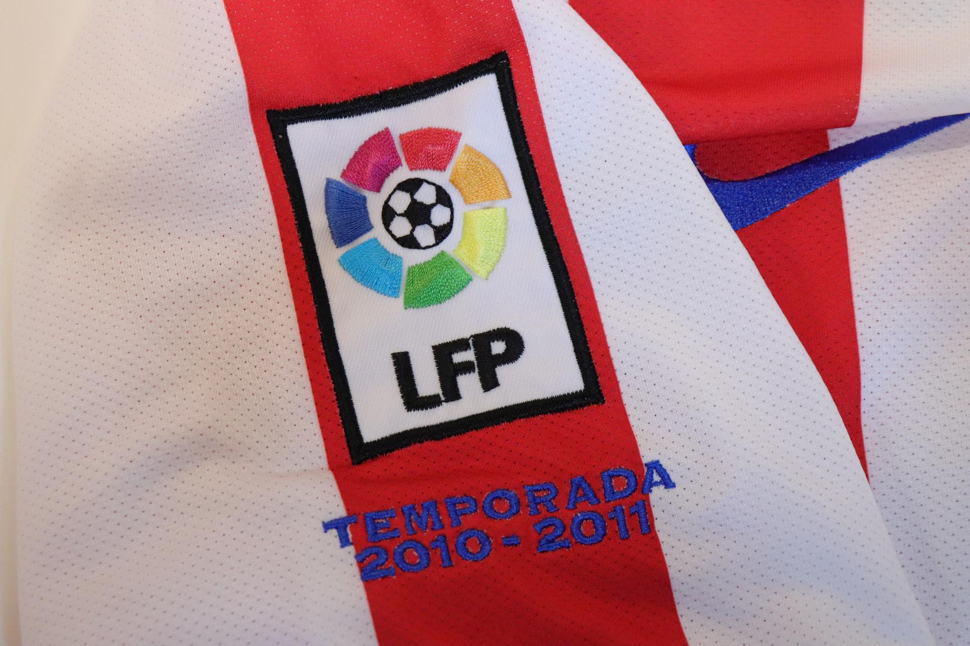 2010-2011 Atletico Madrid Home S/S #10 Kun Aguero - L