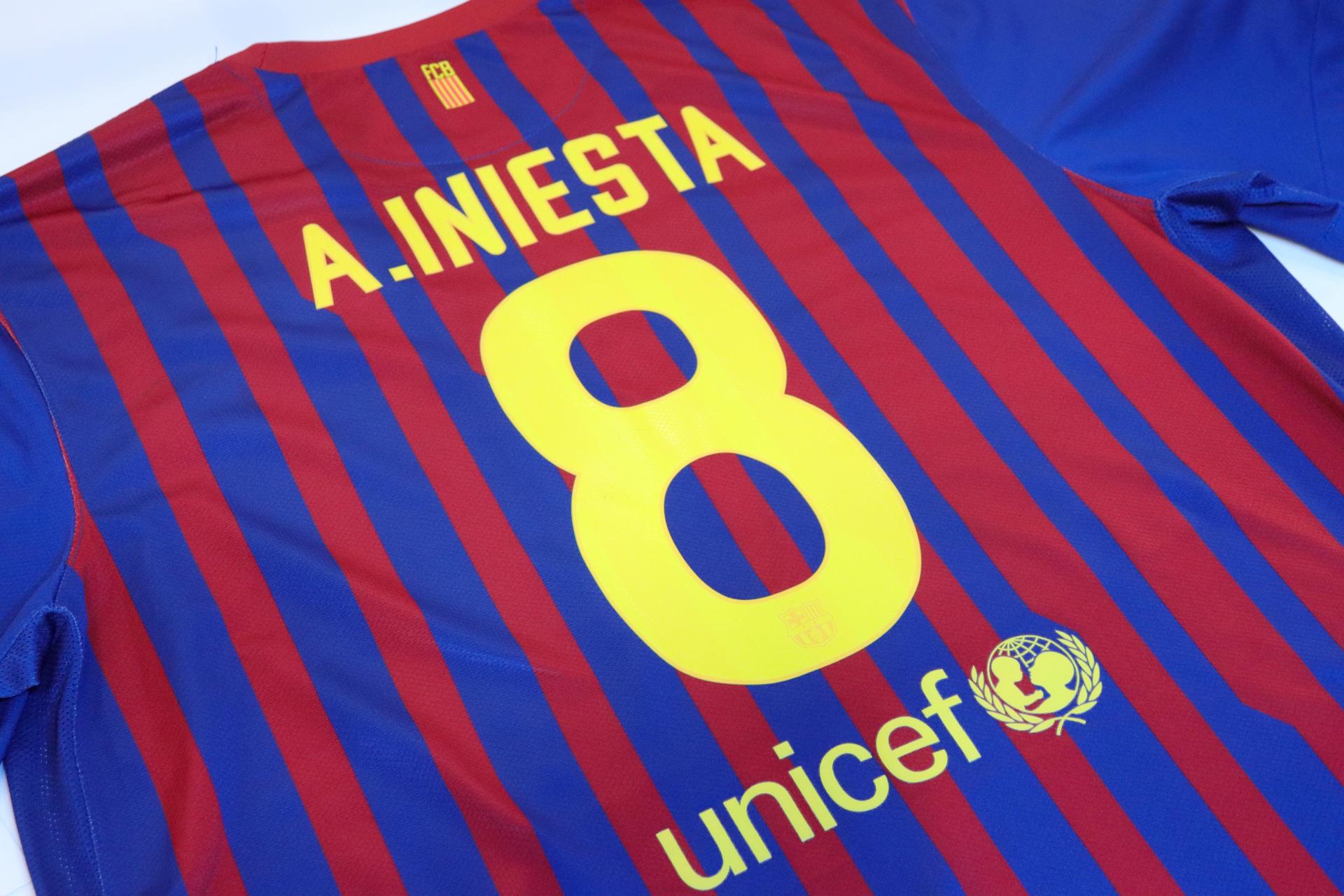 2011-2012 Barcelona Home S/S #8 A.Iniesta - XXL