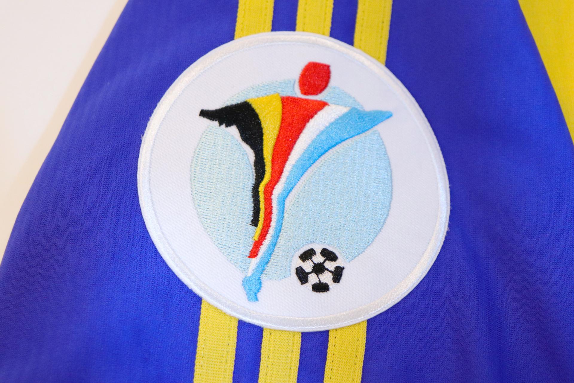 2000-2002 Sweden Home S/S #20 Larsson - L