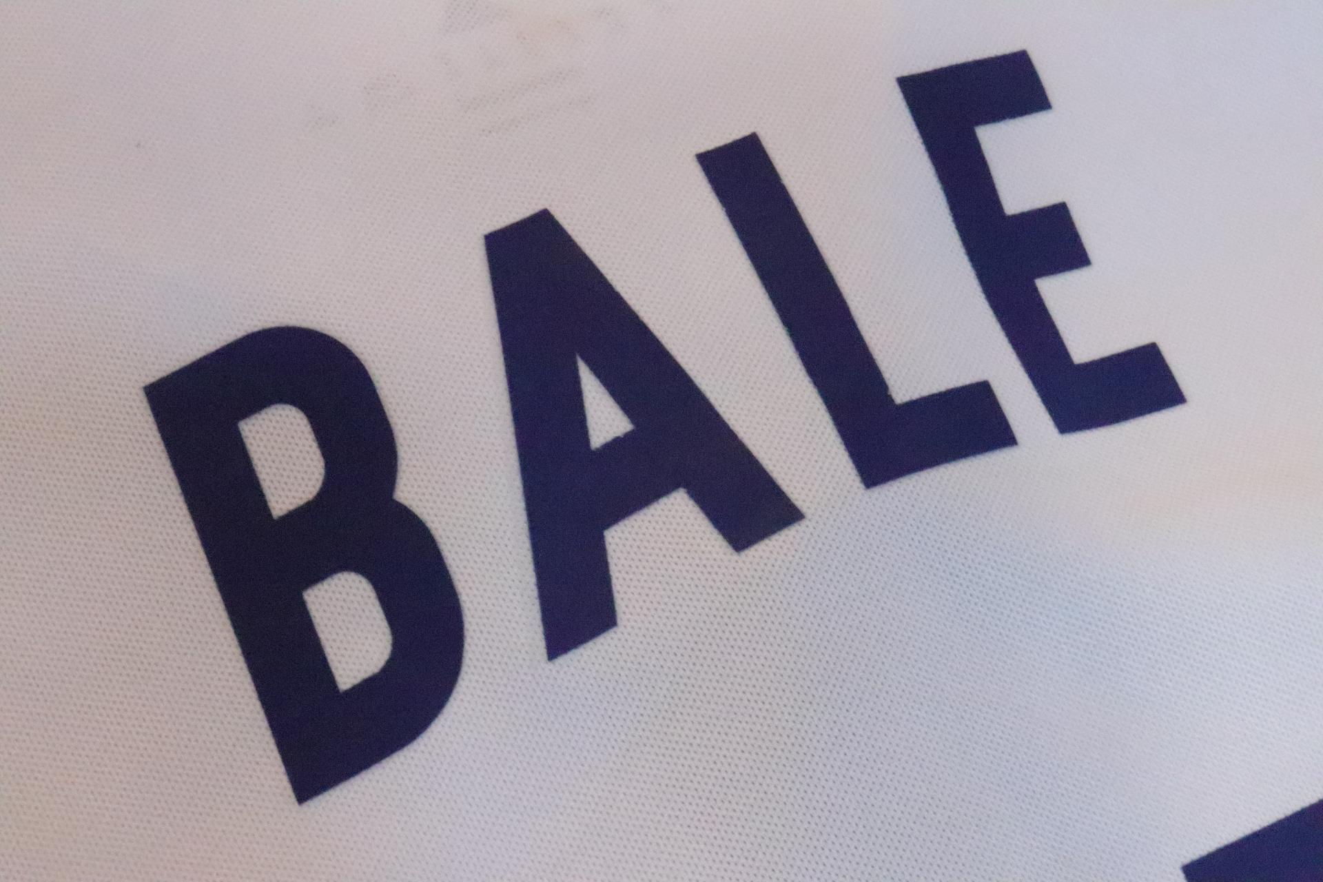 2016-2017 Real Madrid Home S/S #11 Bale - XL