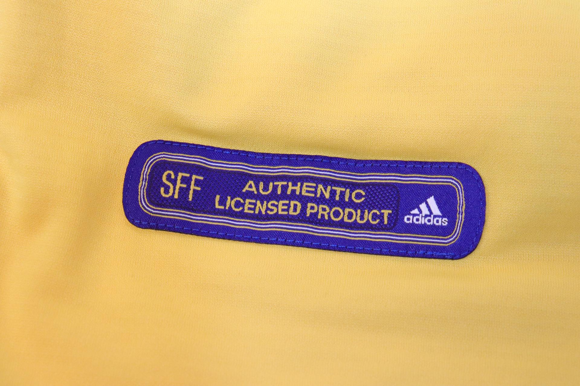 2000-2002 Sweden Home S/S #20 Larsson - L